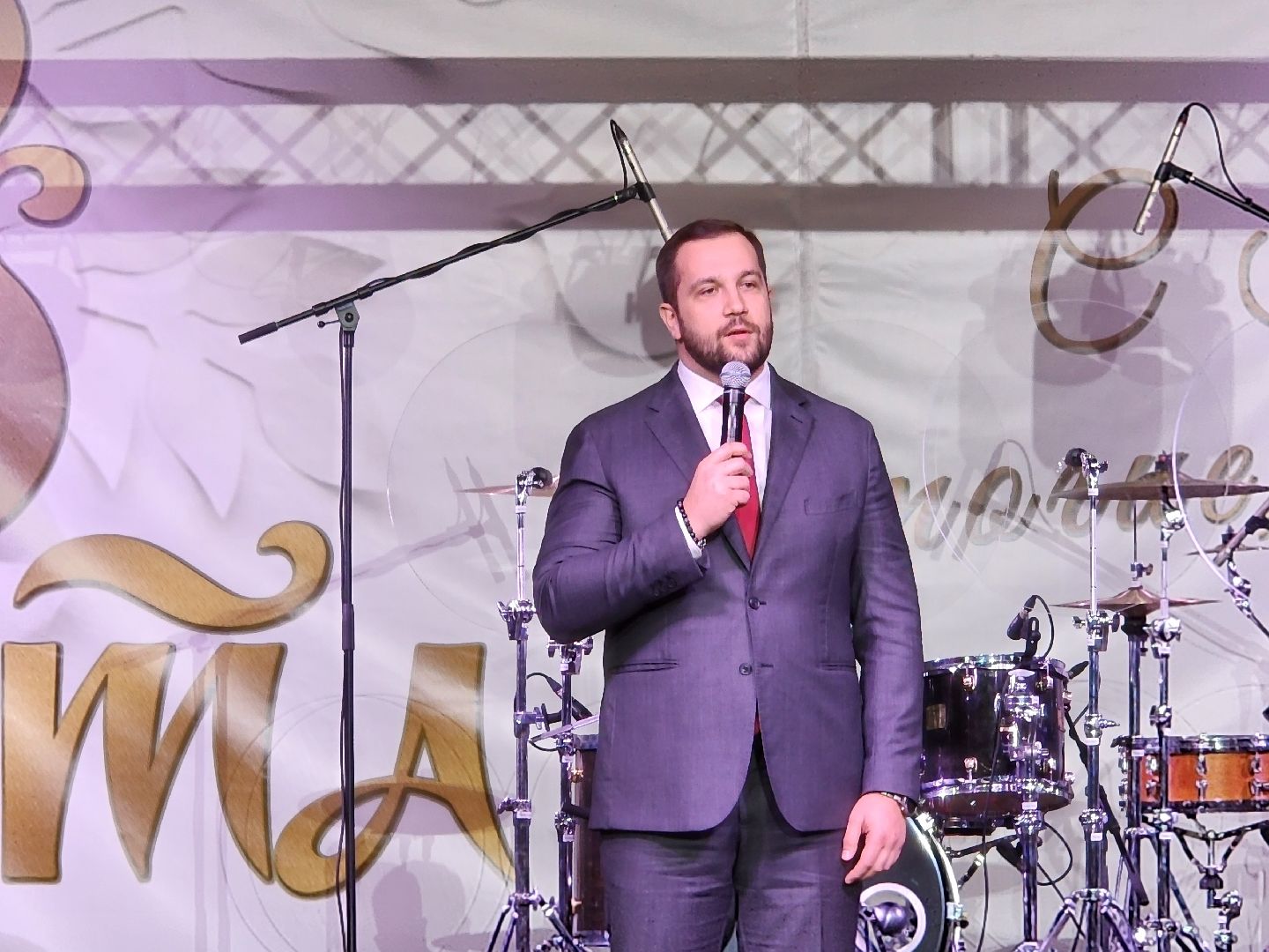 Чехов, дворец спорта олимпийский, 8 Марта, международный женский день, праздник, мероприятие, награждение, почетные грамоты, благодарственные письма, памятные знаки, глава округа михаил собакин,