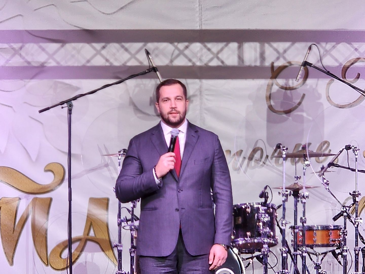 Чехов, дворец спорта олимпийский, 8 Марта, международный женский день, праздник, мероприятие, награждение, почетные грамоты, благодарственные письма, памятные знаки, глава округа михаил собакин,