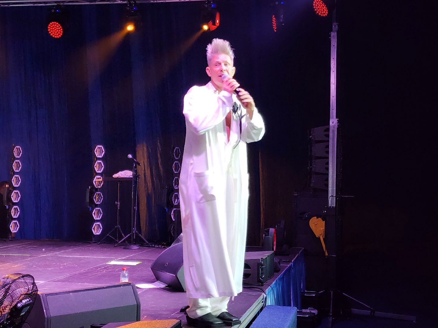 Чехов, дворец спорта Олимпийский, 8 Марта, Международный женский день, праздничный концерт, мероприятие, ансамбль танца Юность, вокальная студия Авангард, Митя Фомин, песни, танцы,