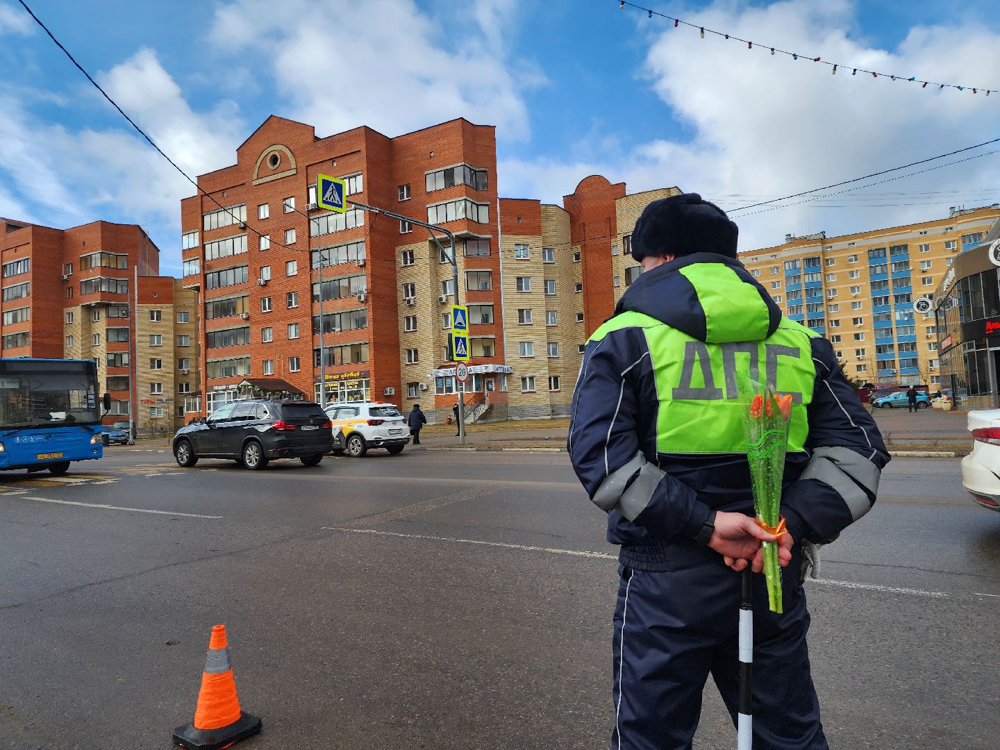 Дубна, Госавтоинспекция, цветы для автоледи, Международный женский день, Праздник,