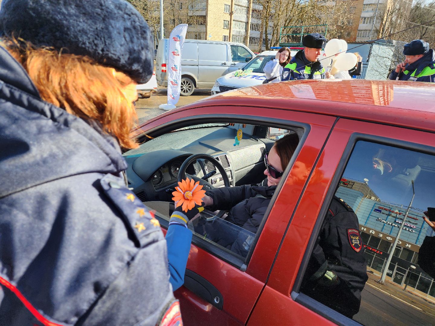 Дубна, Госавтоинспекция, цветы для автоледи, Международный женский день, Праздник,