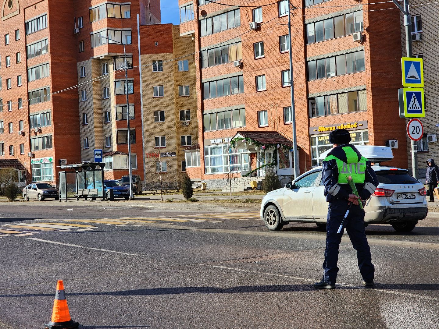 Дубна, Госавтоинспекция, цветы для автоледи, Международный женский день, Праздник,