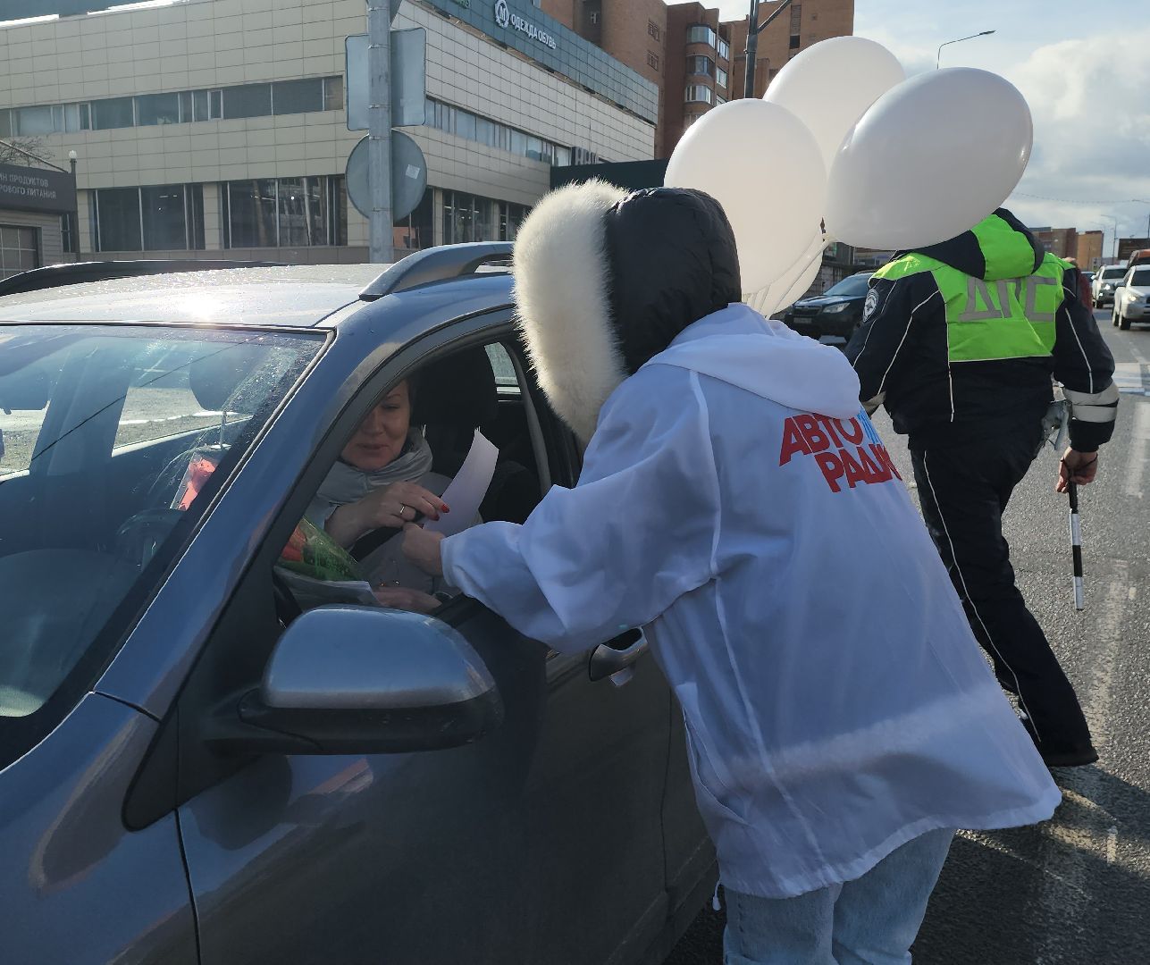 Дубна, Госавтоинспекция, цветы для автоледи, Международный женский день, Праздник,