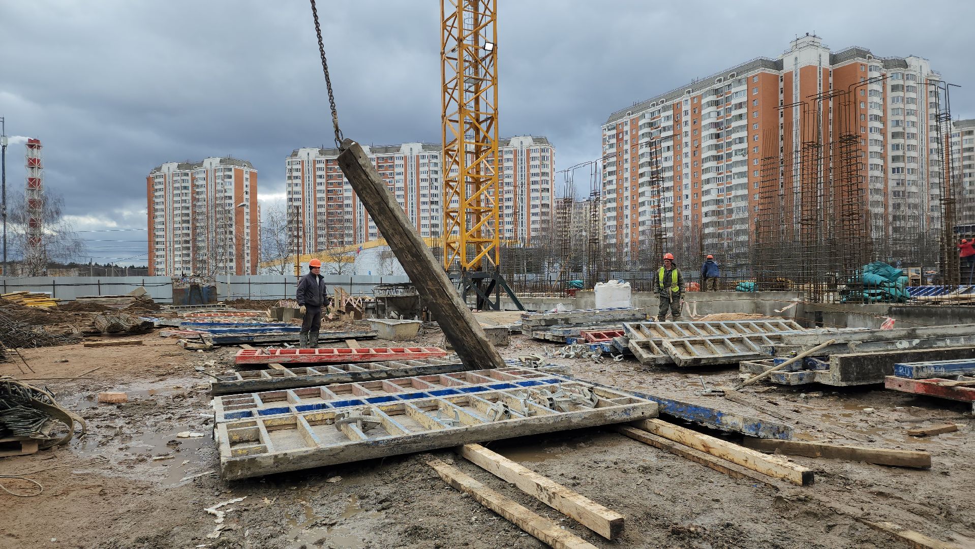 Женщина-крановщик, Лобня, 8 марта,