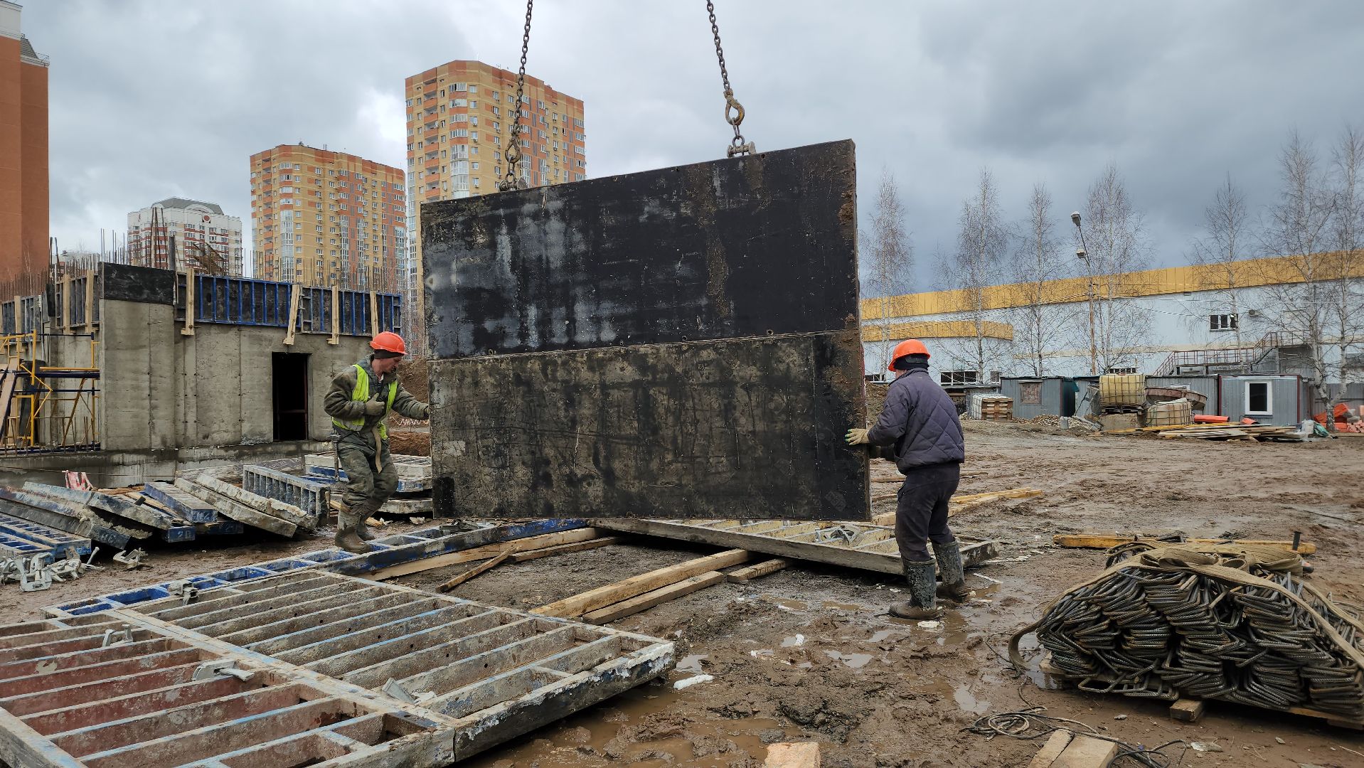 Женщина-крановщик, Лобня, 8 марта,