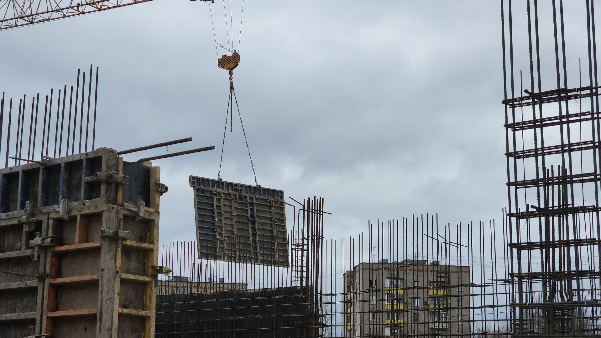 Женщина-крановщик, Лобня, 8 марта,