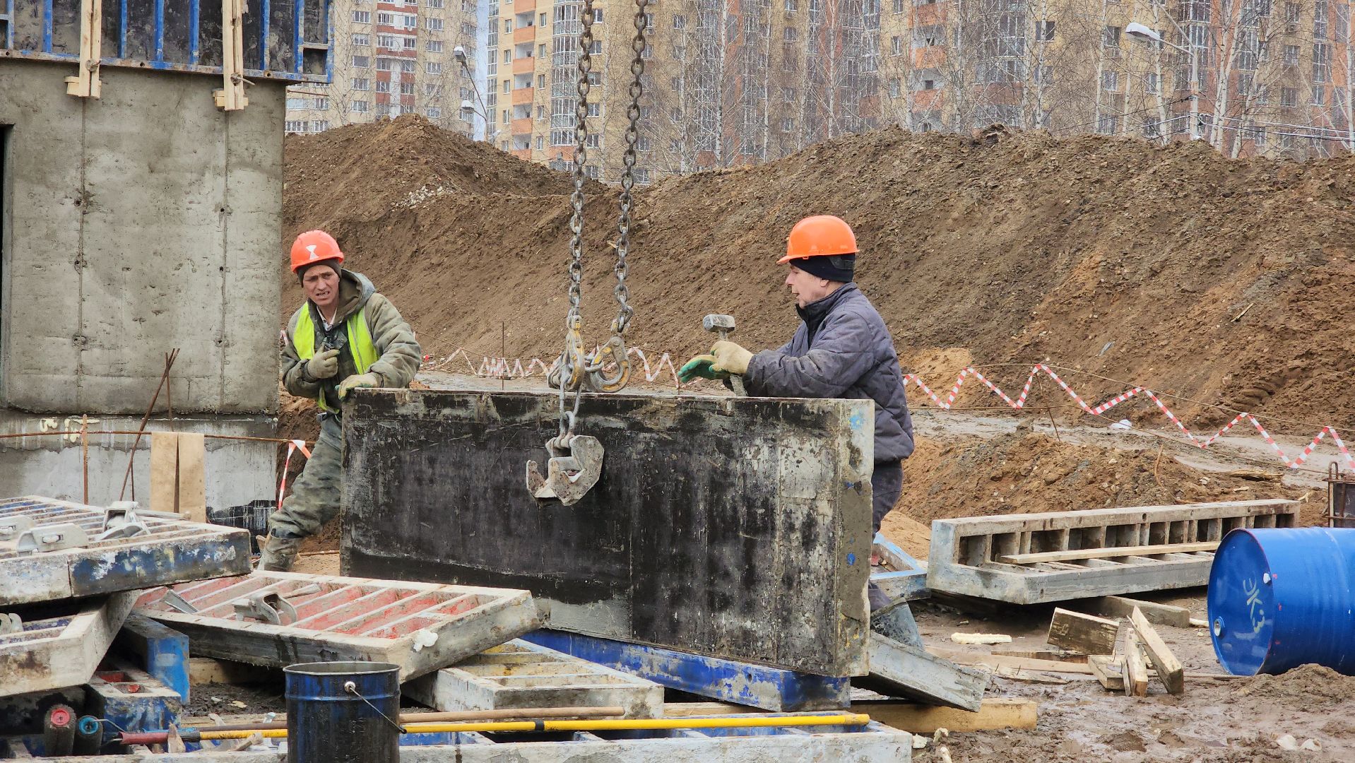 Женщина-крановщик, Лобня, 8 марта,