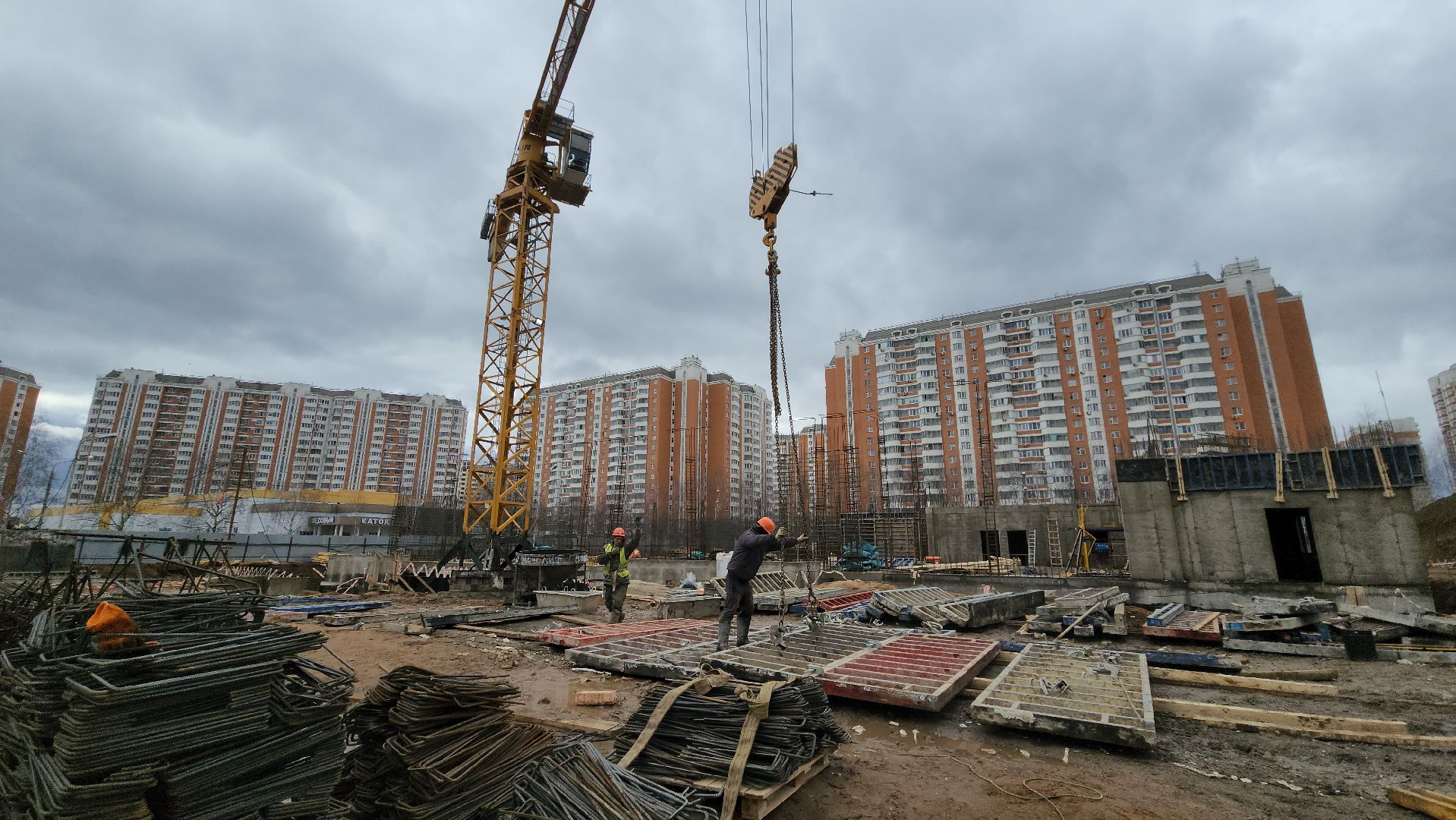 Женщина-крановщик, Лобня, 8 марта,