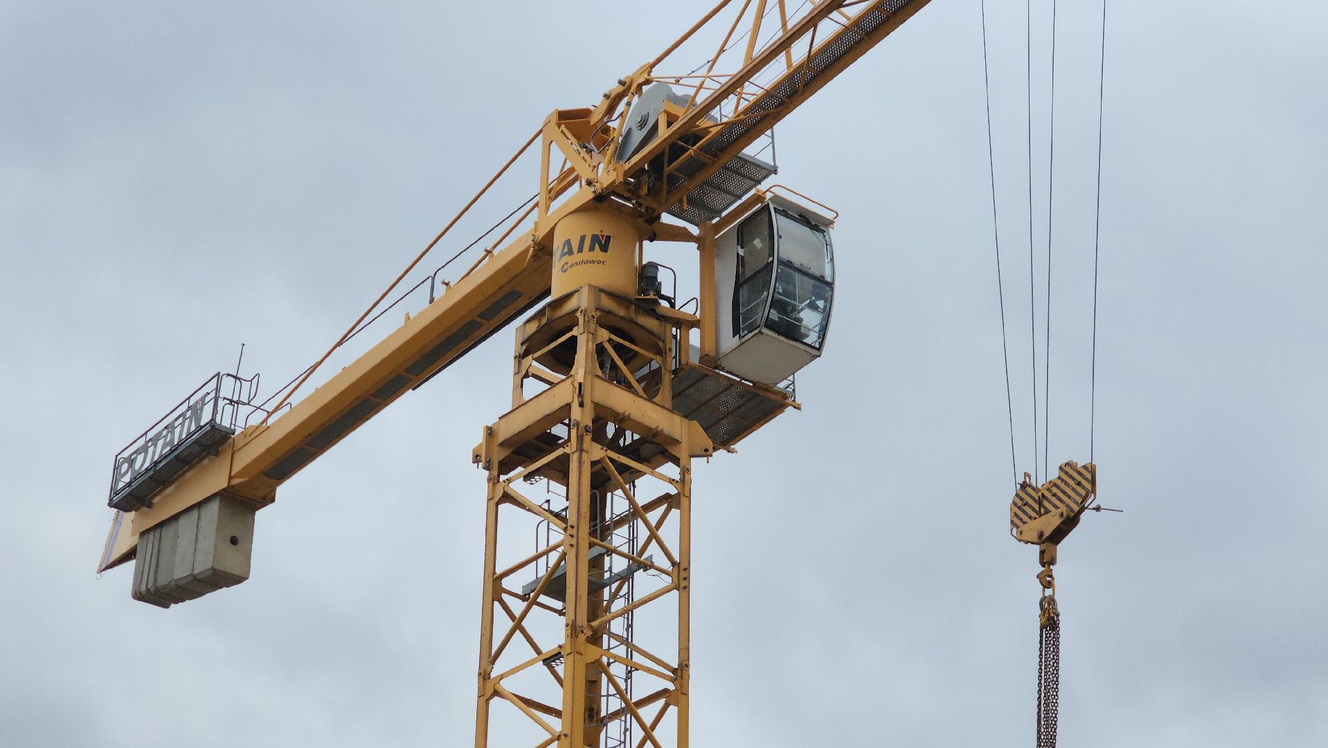 Женщина-крановщик, Лобня, 8 марта,