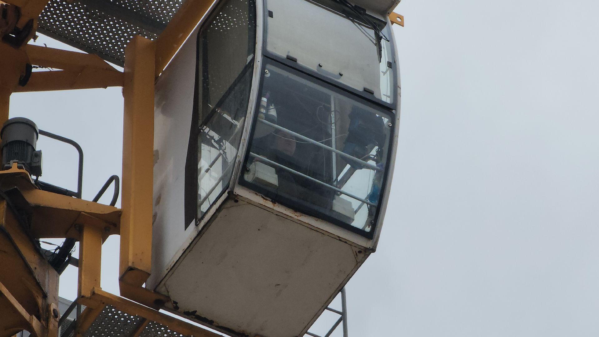 Женщина-крановщик, Лобня, 8 марта,