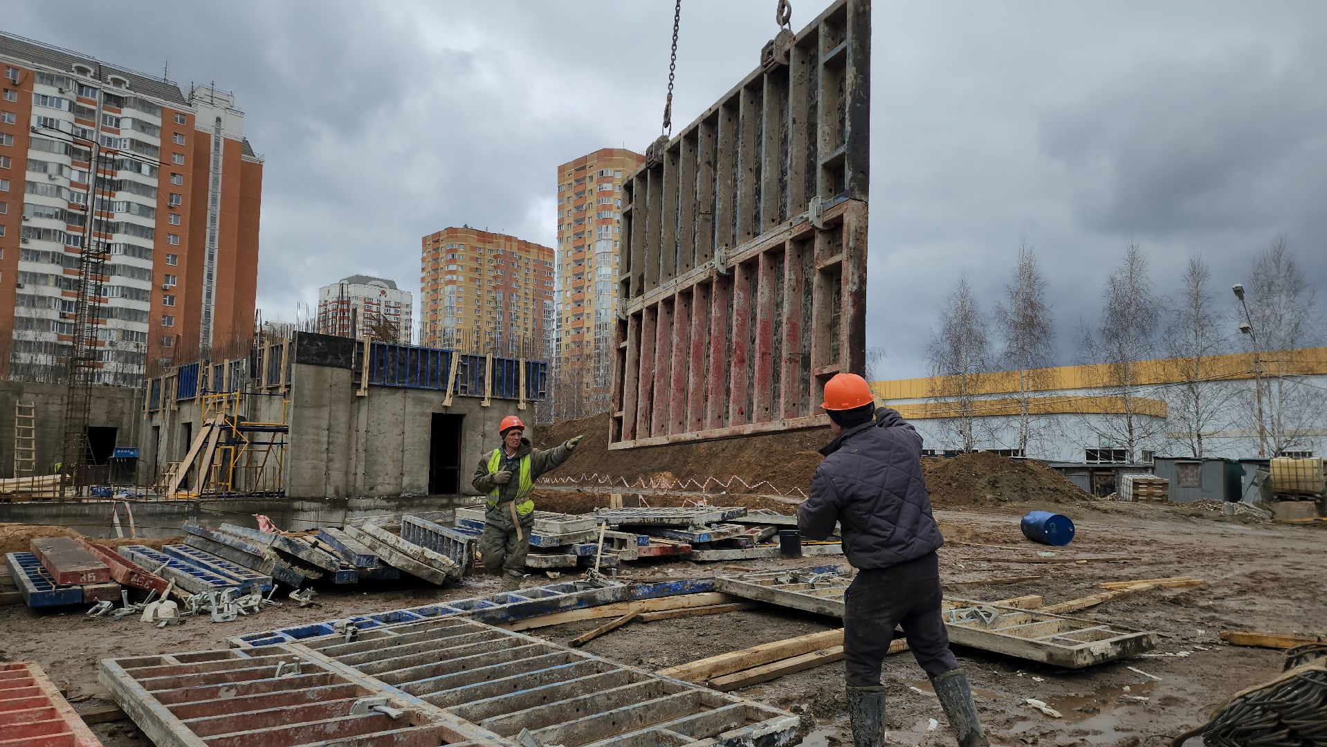 Женщина-крановщик, Лобня, 8 марта,