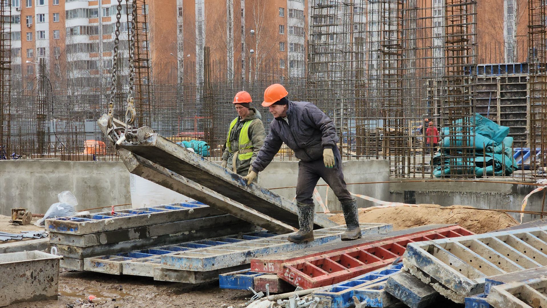 Женщина-крановщик, Лобня, 8 марта,