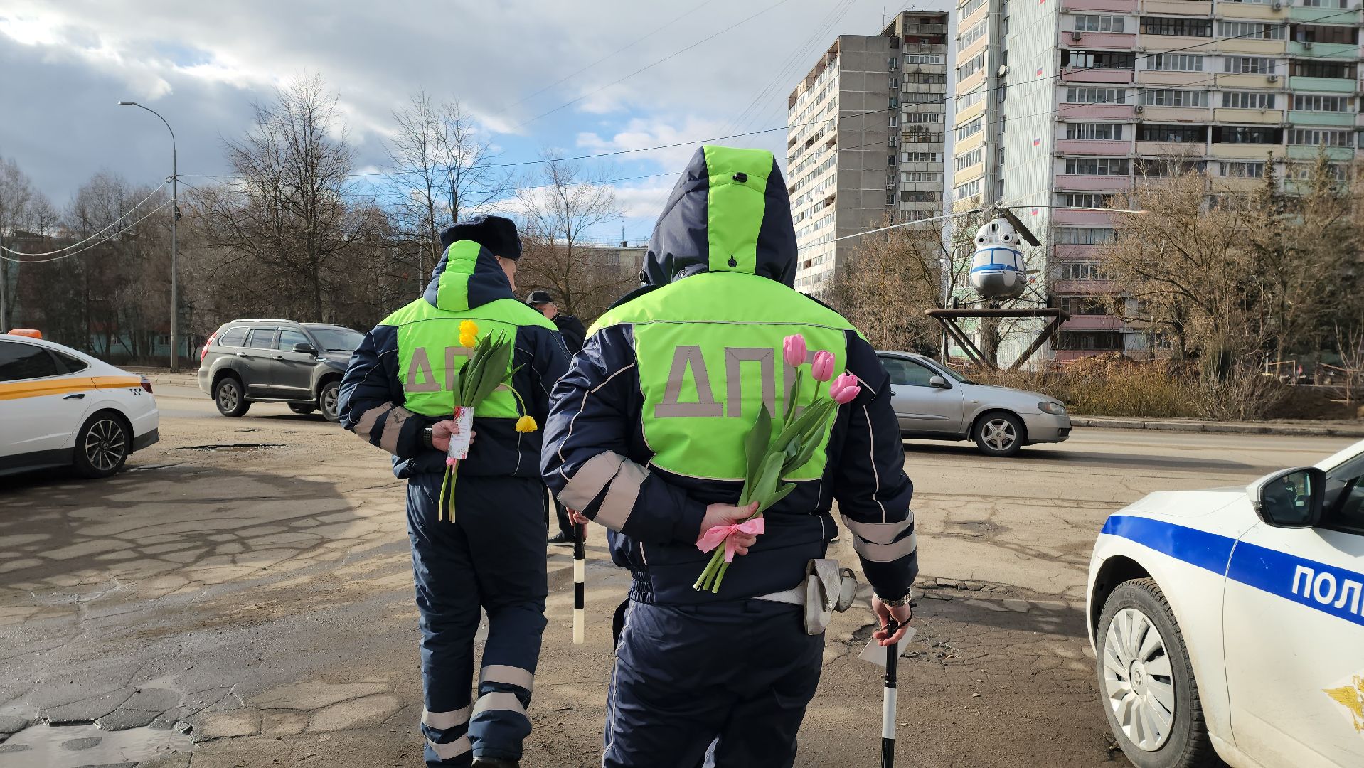 цветы для автоледи, Цветы, Лобня, госавтоинспекция,