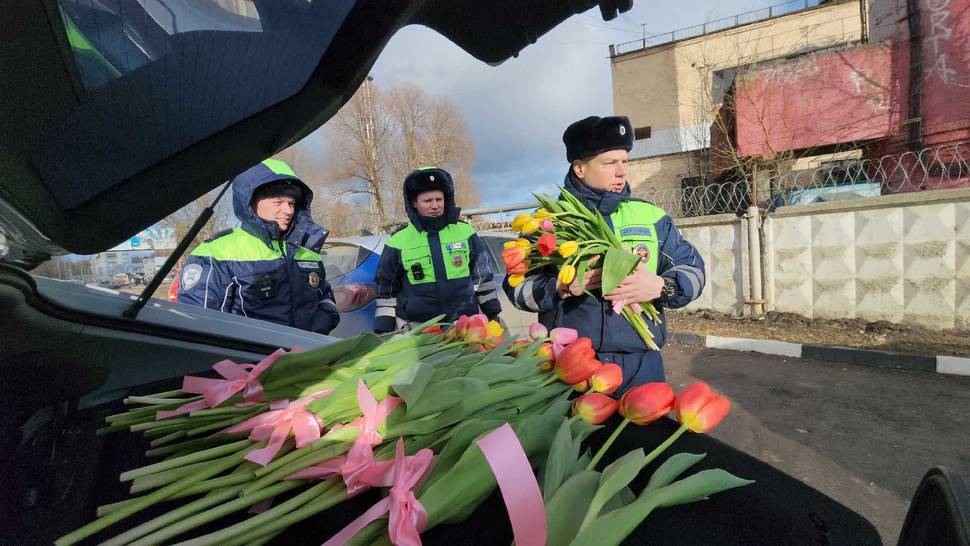 цветы для автоледи, Цветы, Лобня, госавтоинспекция,