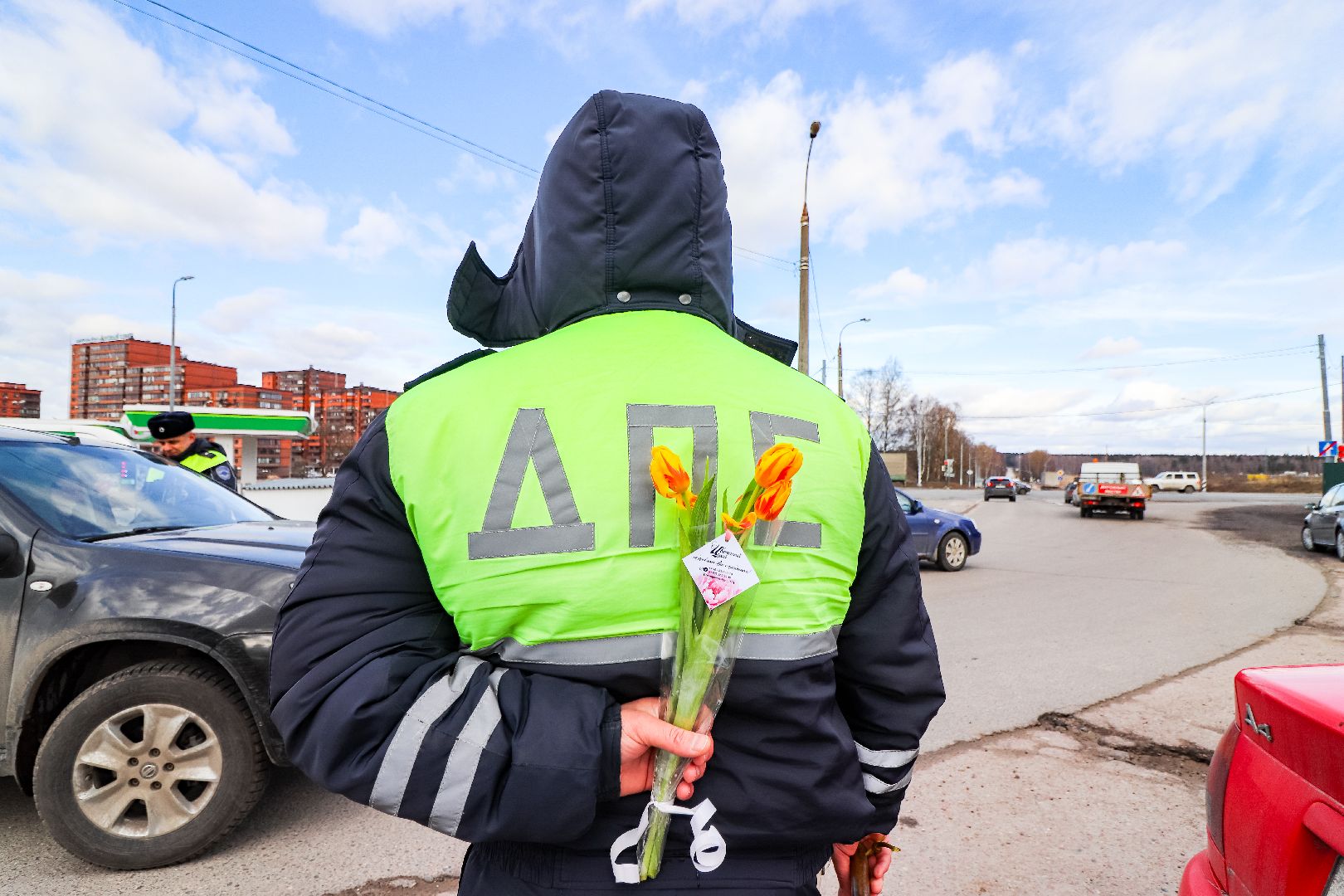 Клин, общество, транспорт, 8 марта, цветы автоледи, ДПС,