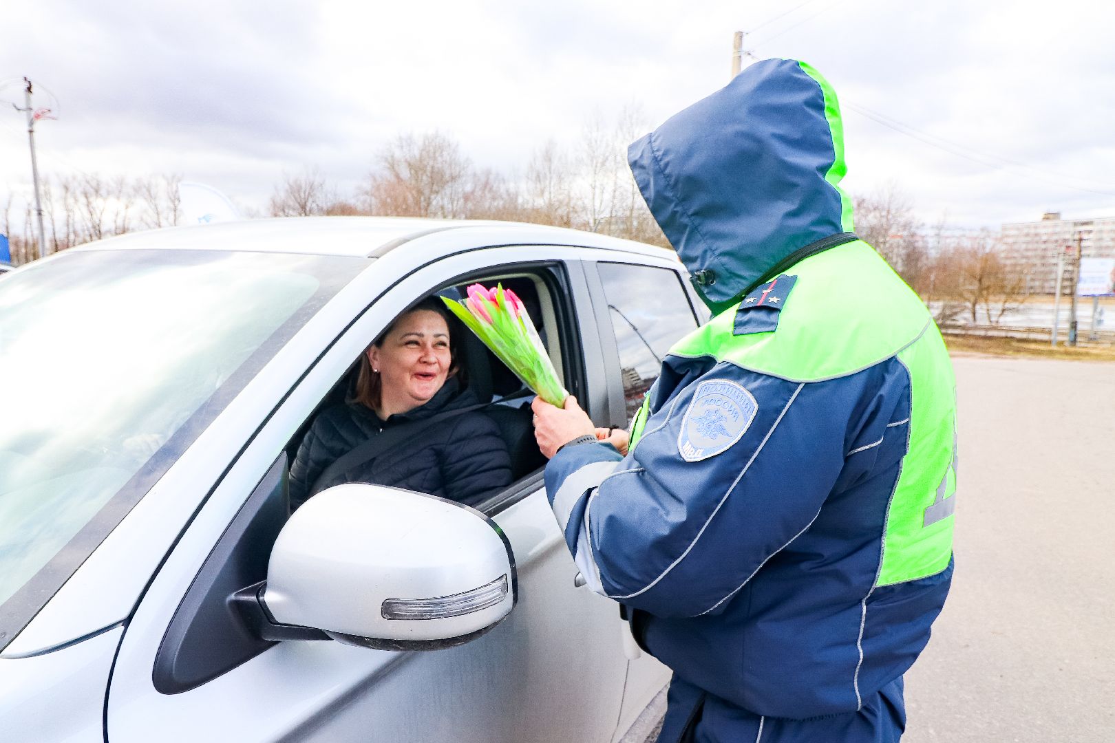 Клин, общество, транспорт, 8 марта, цветы автоледи, ДПС,