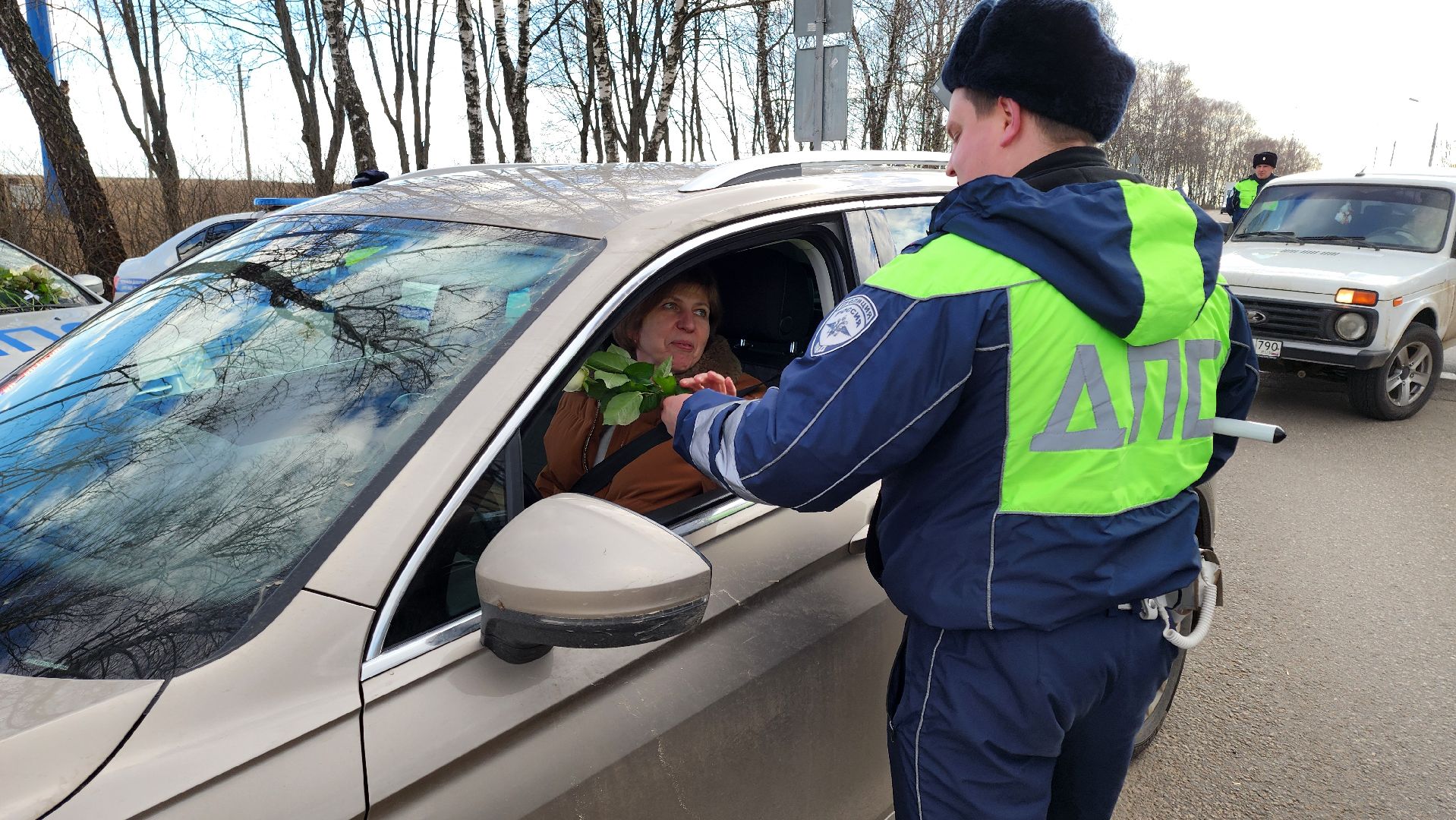 кашира, 8 марта, госавтоинспекция, транспорт, праздник, акция, цветы,