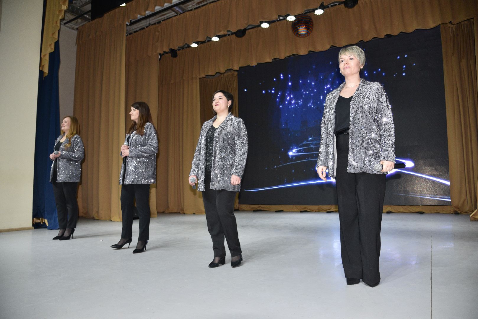 лотошино, лотошинский цдк, концерт, 8 марта, международный женский день,