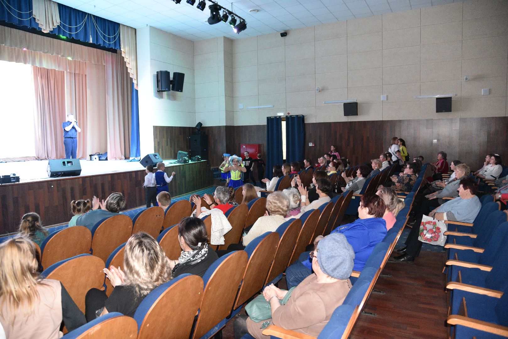 лотошино, лотошинский цдк, концерт, 8 марта, международный женский день,