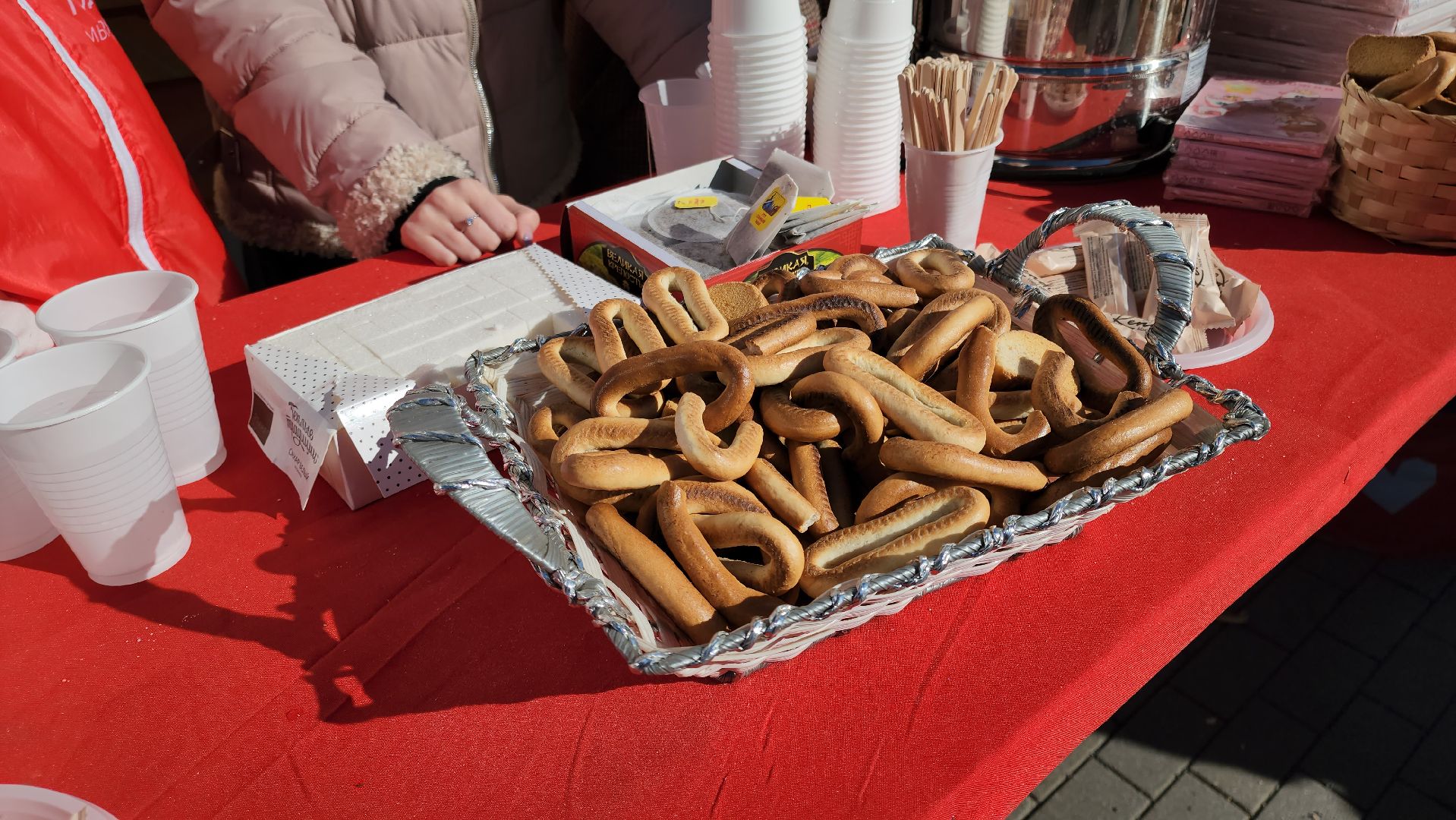 кашира, парк, 8 марта, праздник, чайная станция, угощения,