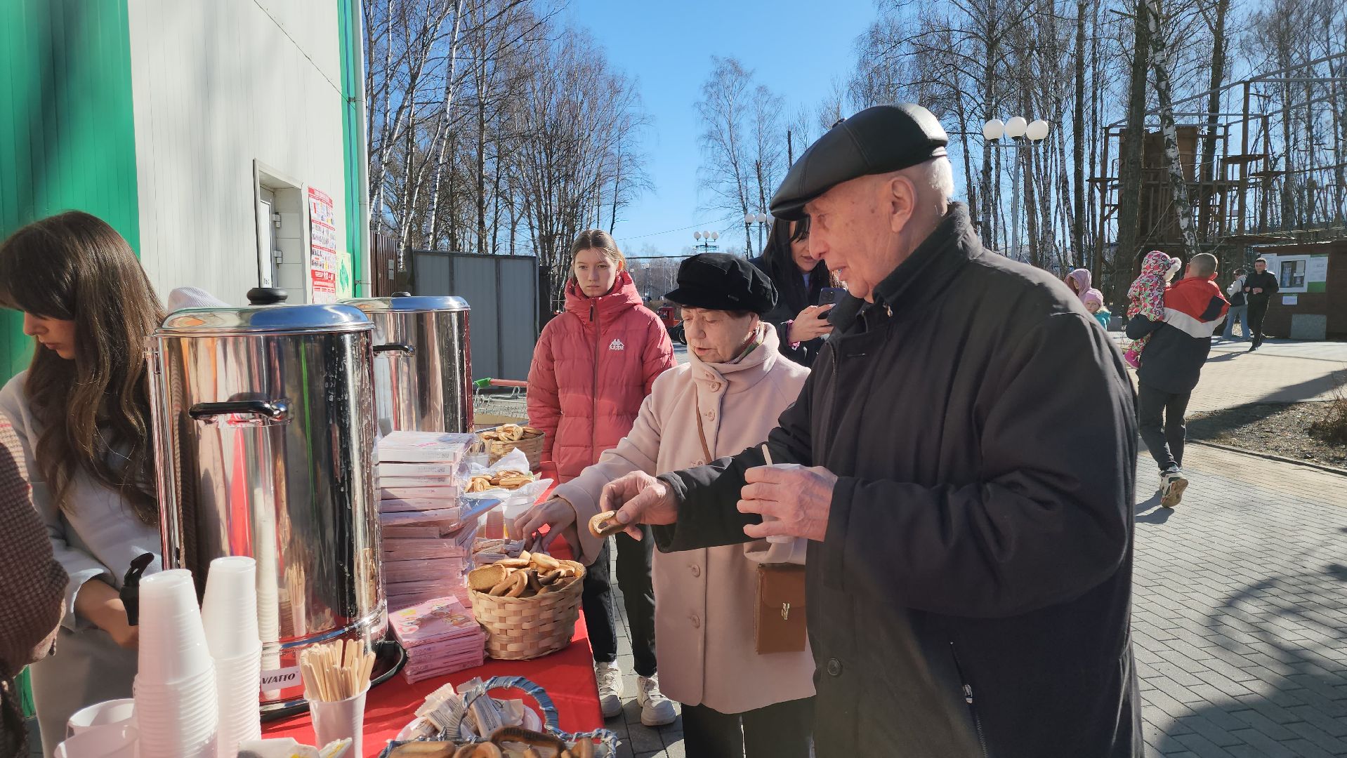 кашира, парк, 8 марта, праздник, чайная станция, угощения,
