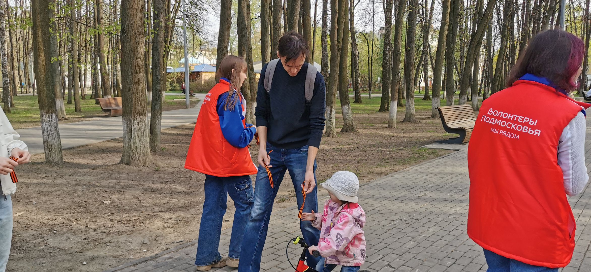 волонтеры, 9 мая, День Победы, Георгиевская ленточка,