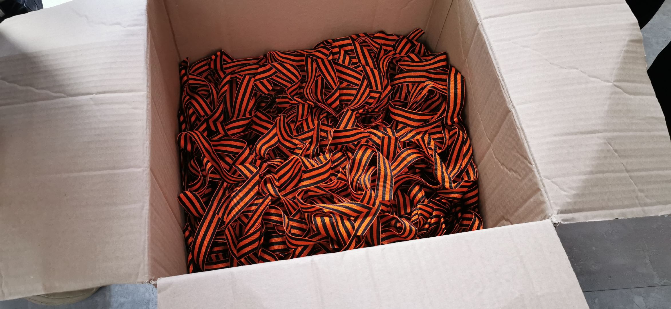 волонтеры, 9 мая, День Победы, Георгиевская ленточка,