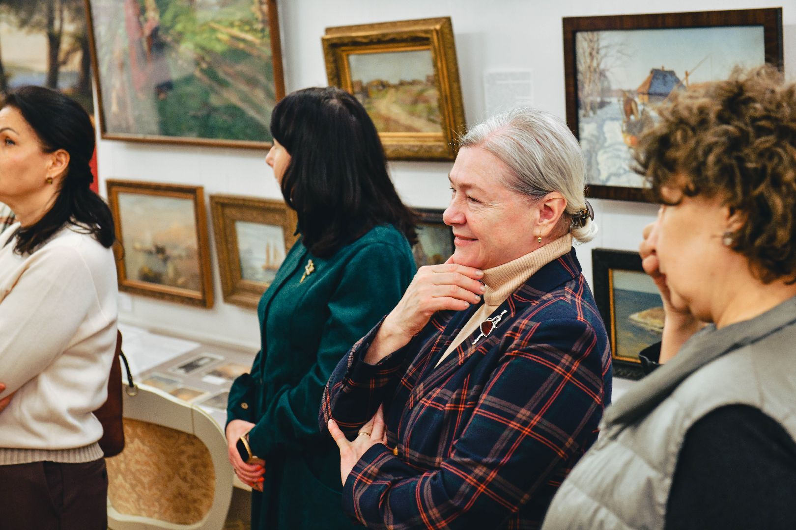 экскурсия, экскурсовод, галерея, картина,