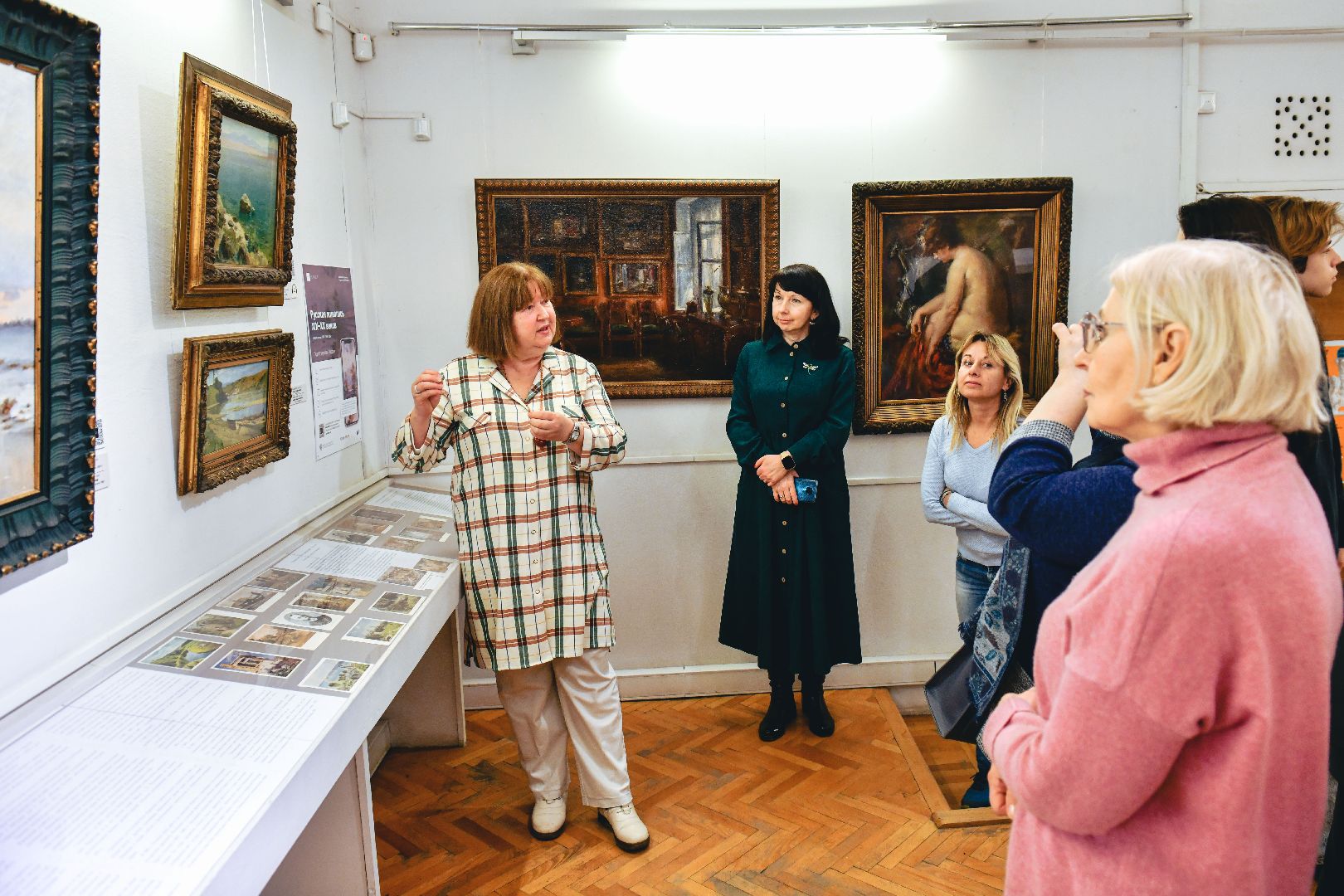 экскурсия, экскурсовод, галерея, картина,