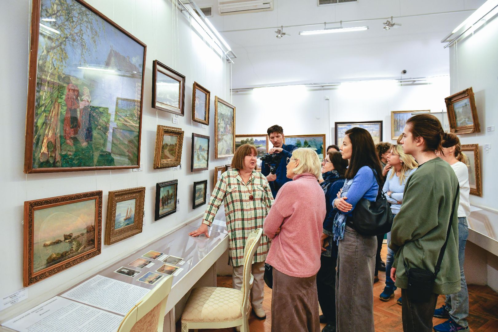 экскурсия, экскурсовод, галерея, картина,