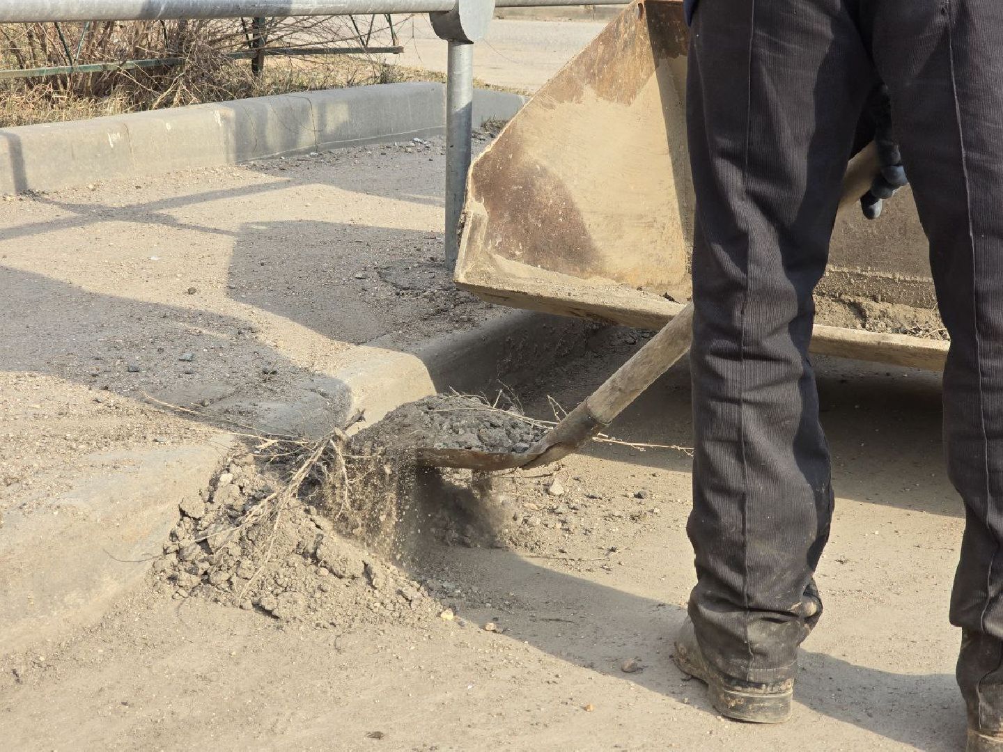 можайск, можайский муниципальный округ, подмосковье, жкх, уборка улиц, весна, коммунальщики,