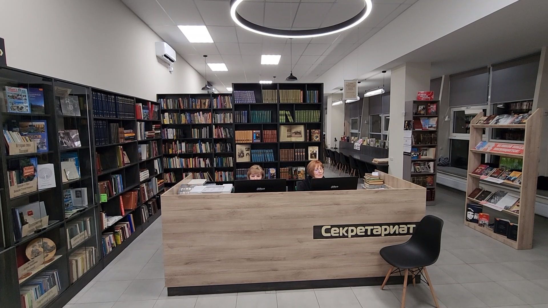 Чехов, улица Лопасненская, центральная библиотека, модернизация, обновление, модельная библиотека нового поколения, образовательный центр, красивый и модный дизайн, современное оборудование, информационные технологии, новая мебель, компьютеры, нацпроект Культура, госпрограмма московской области, культура и туризм в подмосковье,