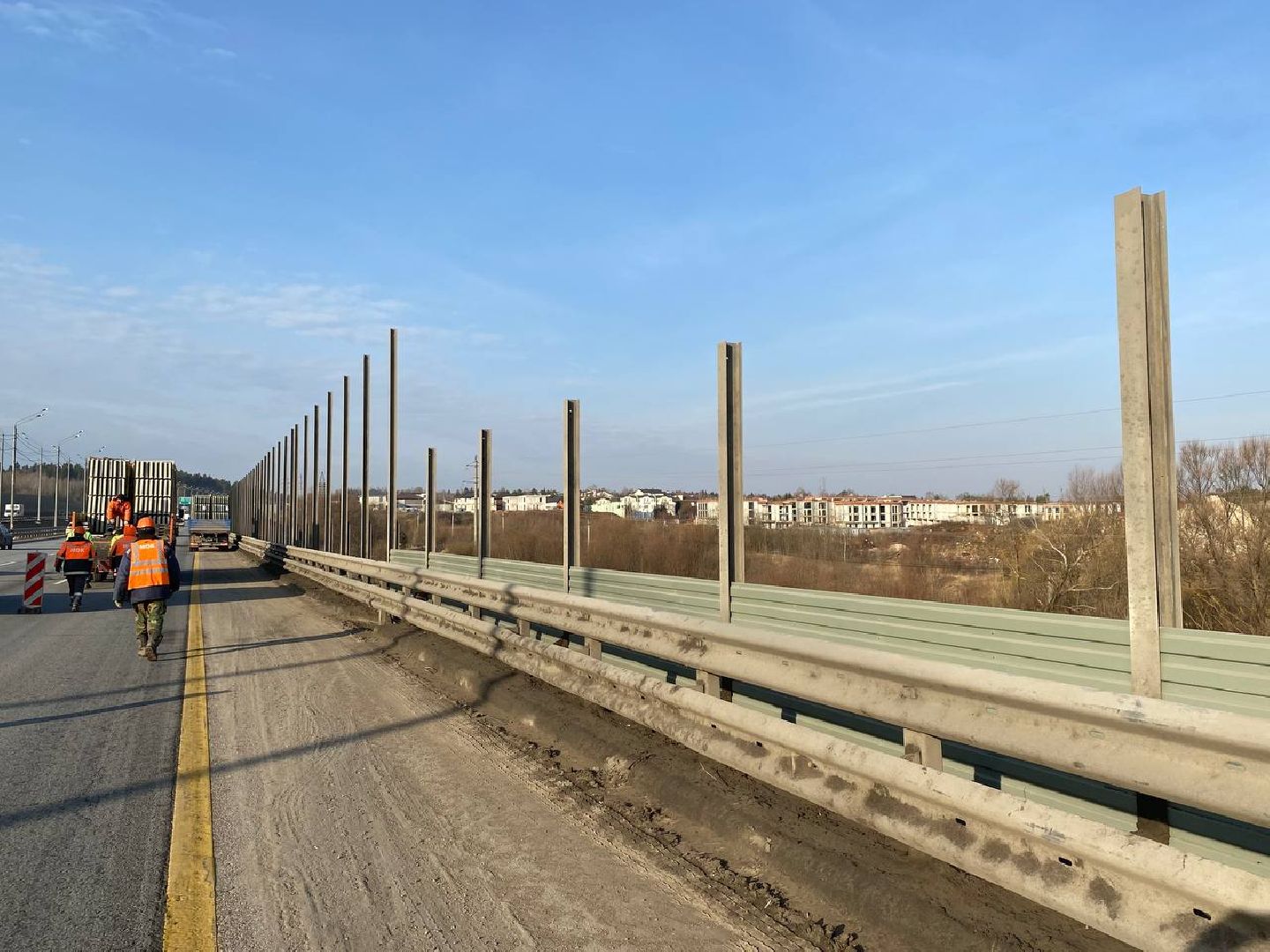 шумозащитный экран, замена шумозащитных экранов, замена шумозащитных экранов на новорижском шоссе, новорижское шоссе, павловская слобода,