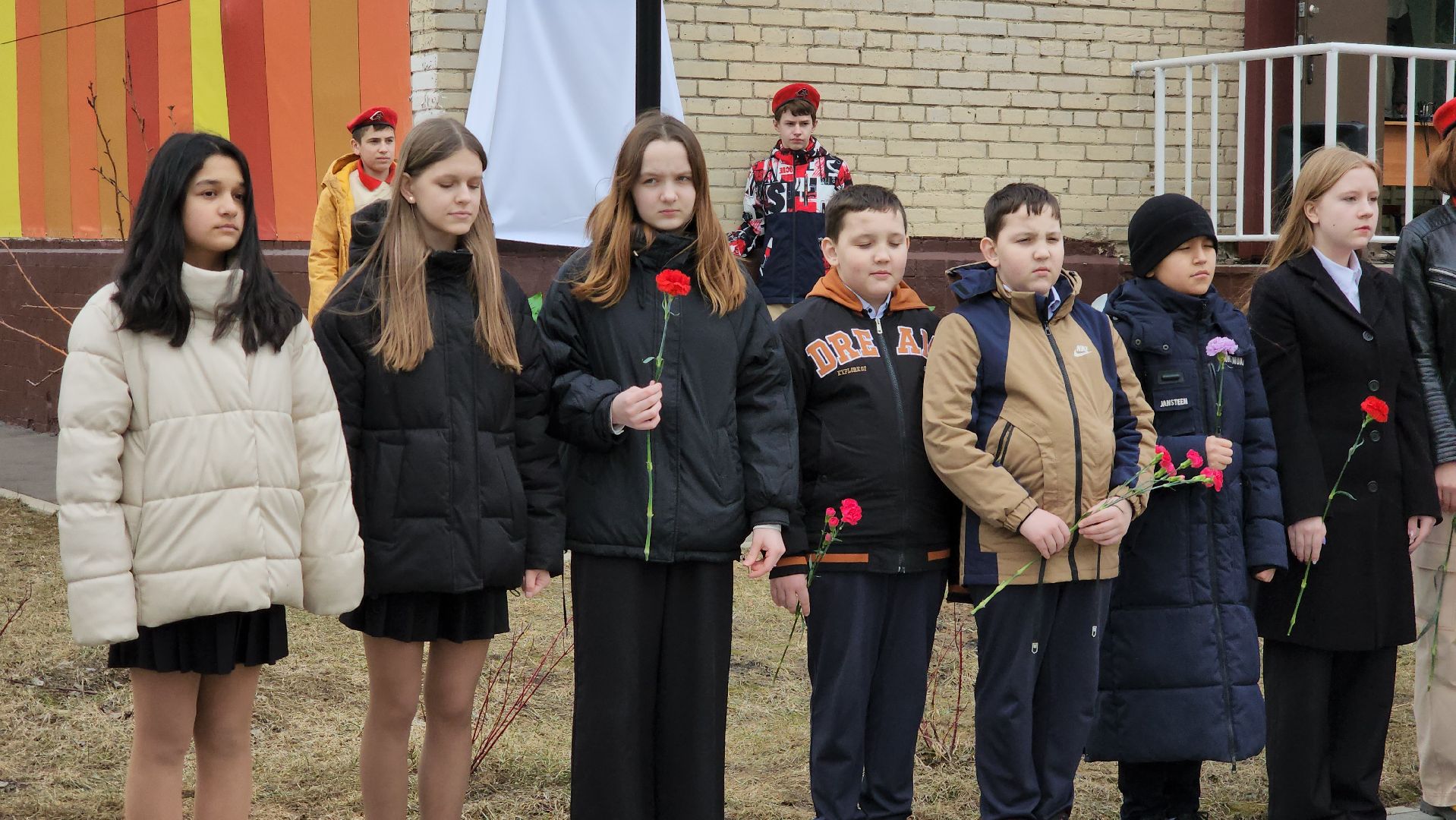 мемориальная доска, Лобня, Школа,