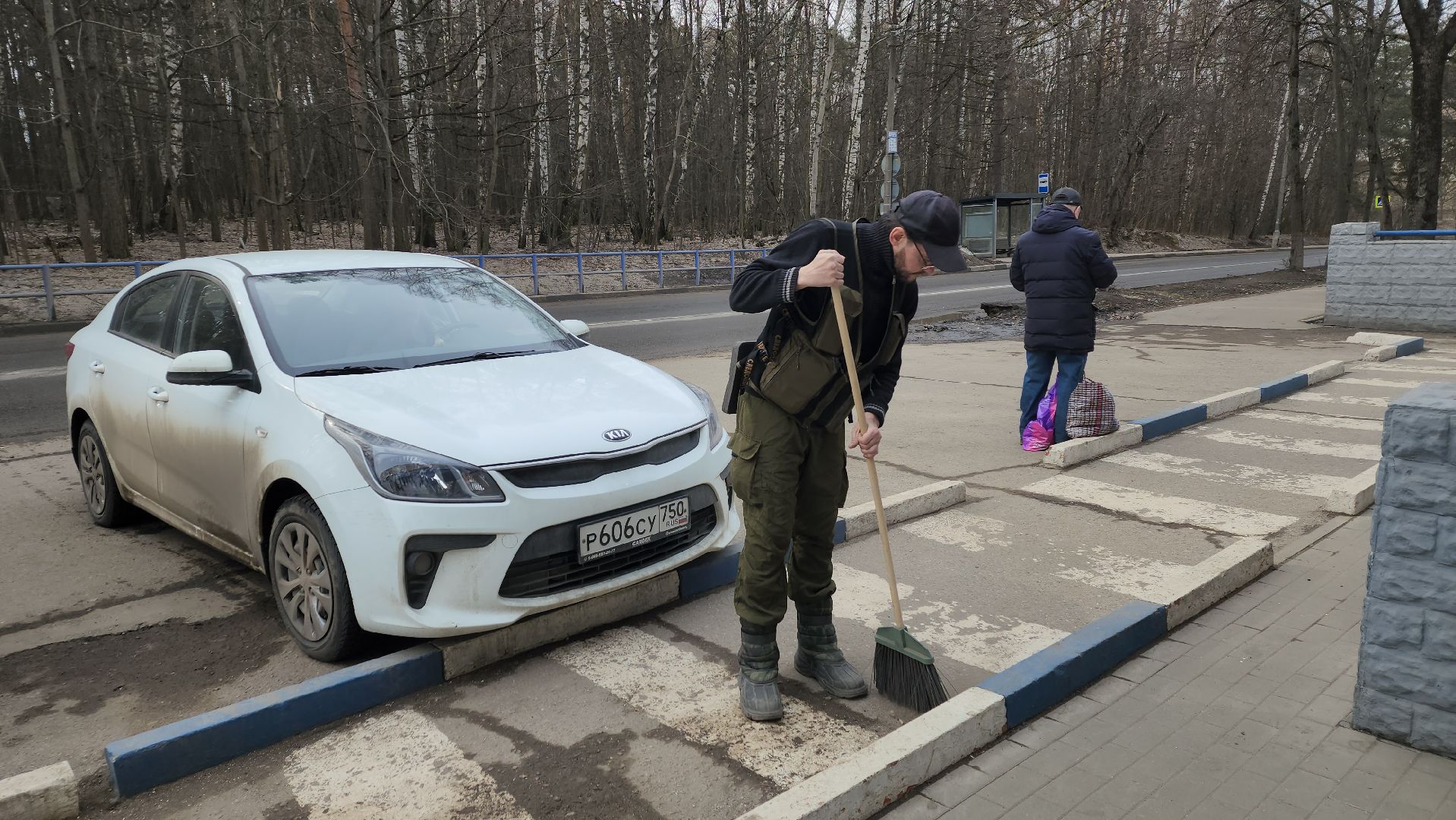 ивантеевка, пушкинский, уборка городских территорий, мусор, ветки, грязь, коммунальная служба,