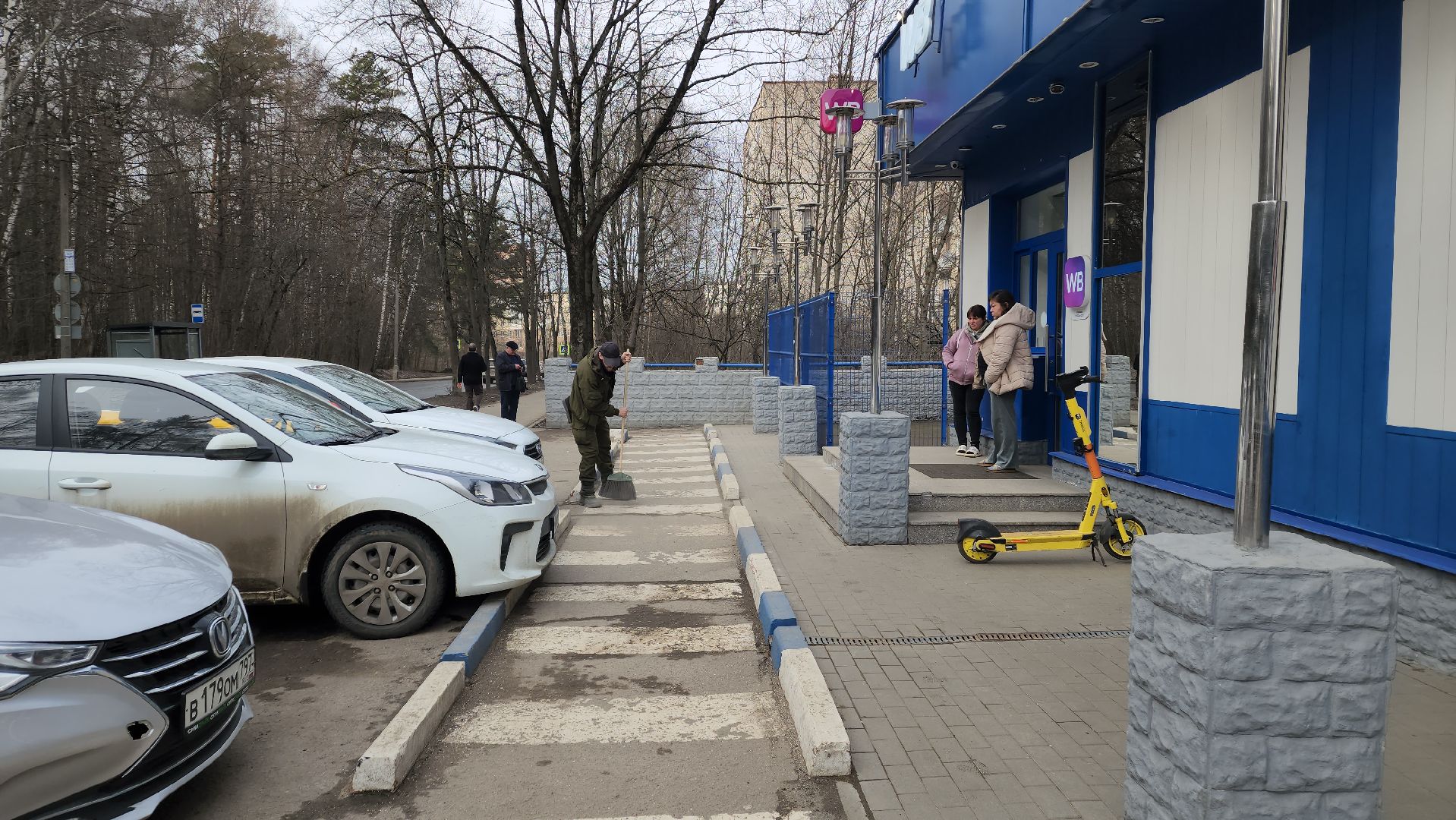 ивантеевка, пушкинский, уборка городских территорий, мусор, ветки, грязь, коммунальная служба,