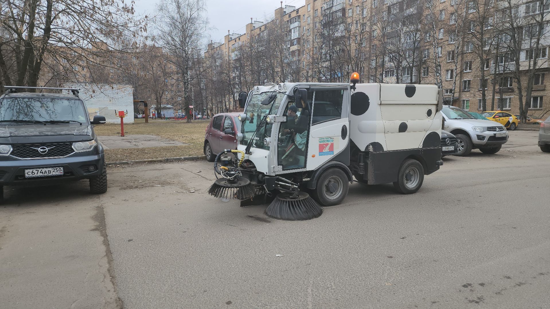долгопрудный, мбу благоустройство, Подметально-уборочная машина,поливочная машина,
