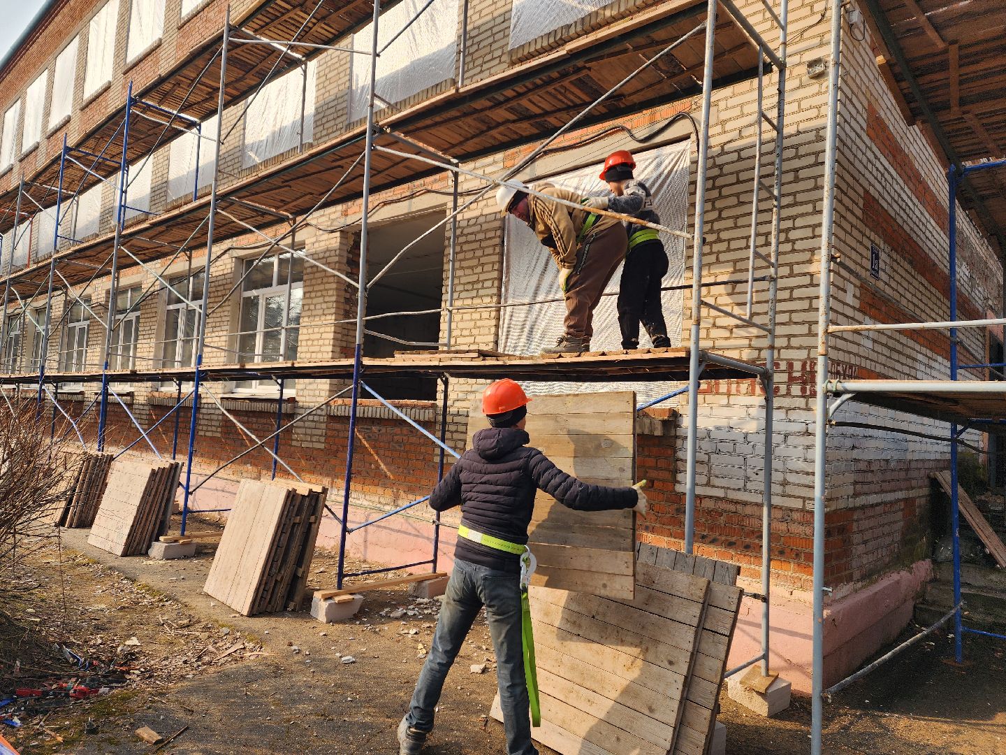 красноармейск, городской округ пушкинский, капремонт школы, строительные леса, ремонт фасада,