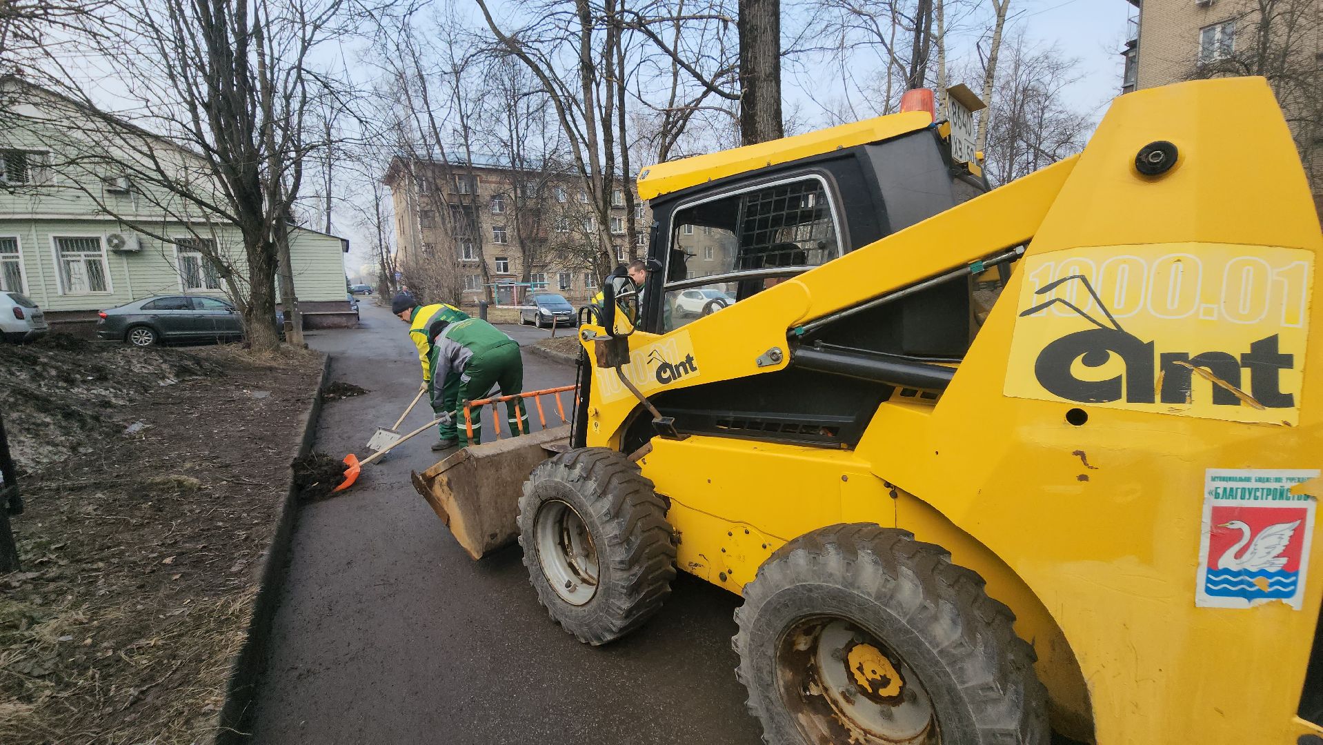 долгопрудный, мбу благоустройство, смет мусора, погрузчик,