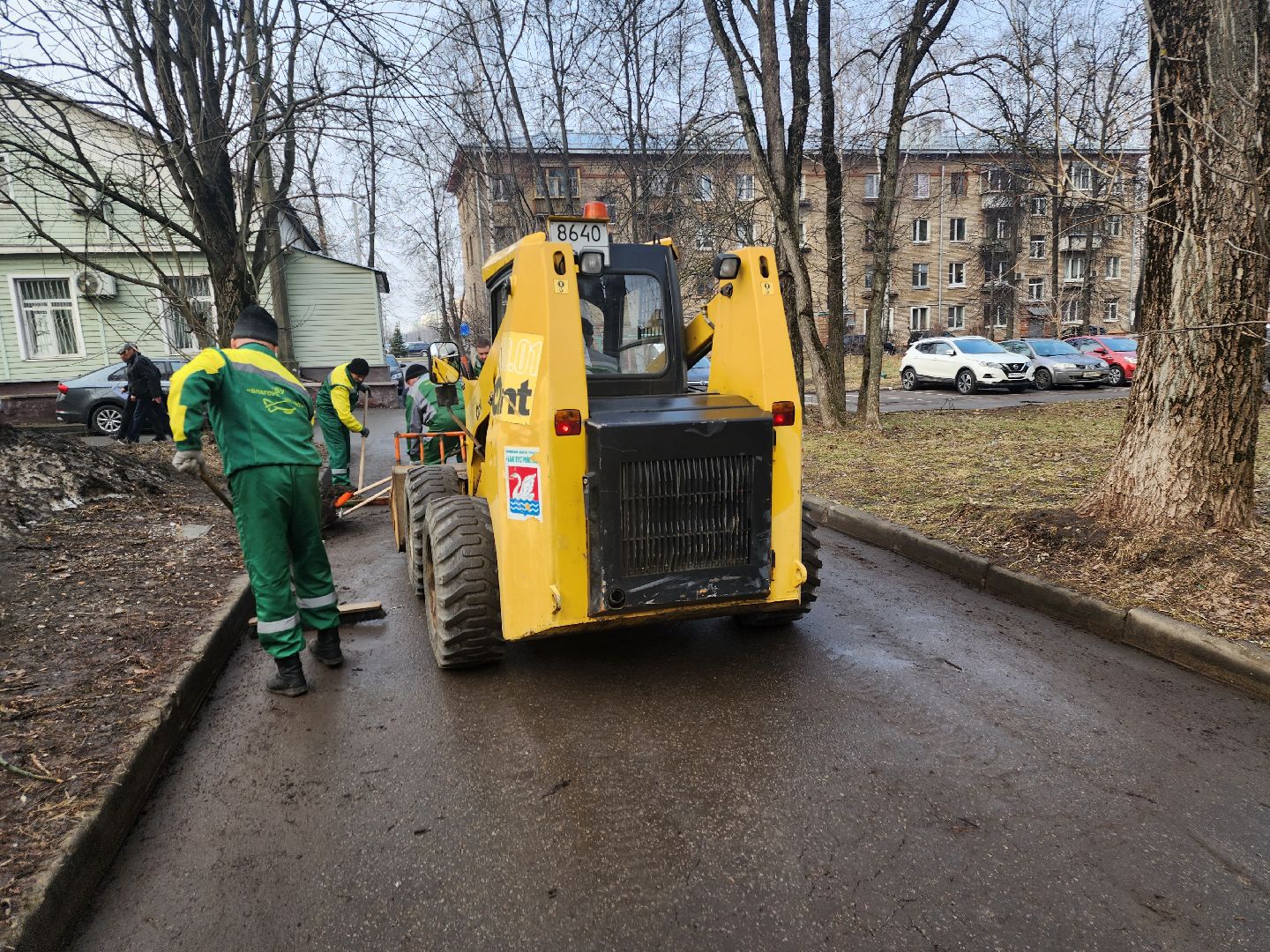 долгопрудный, мбу благоустройство, смет мусора, погрузчик,