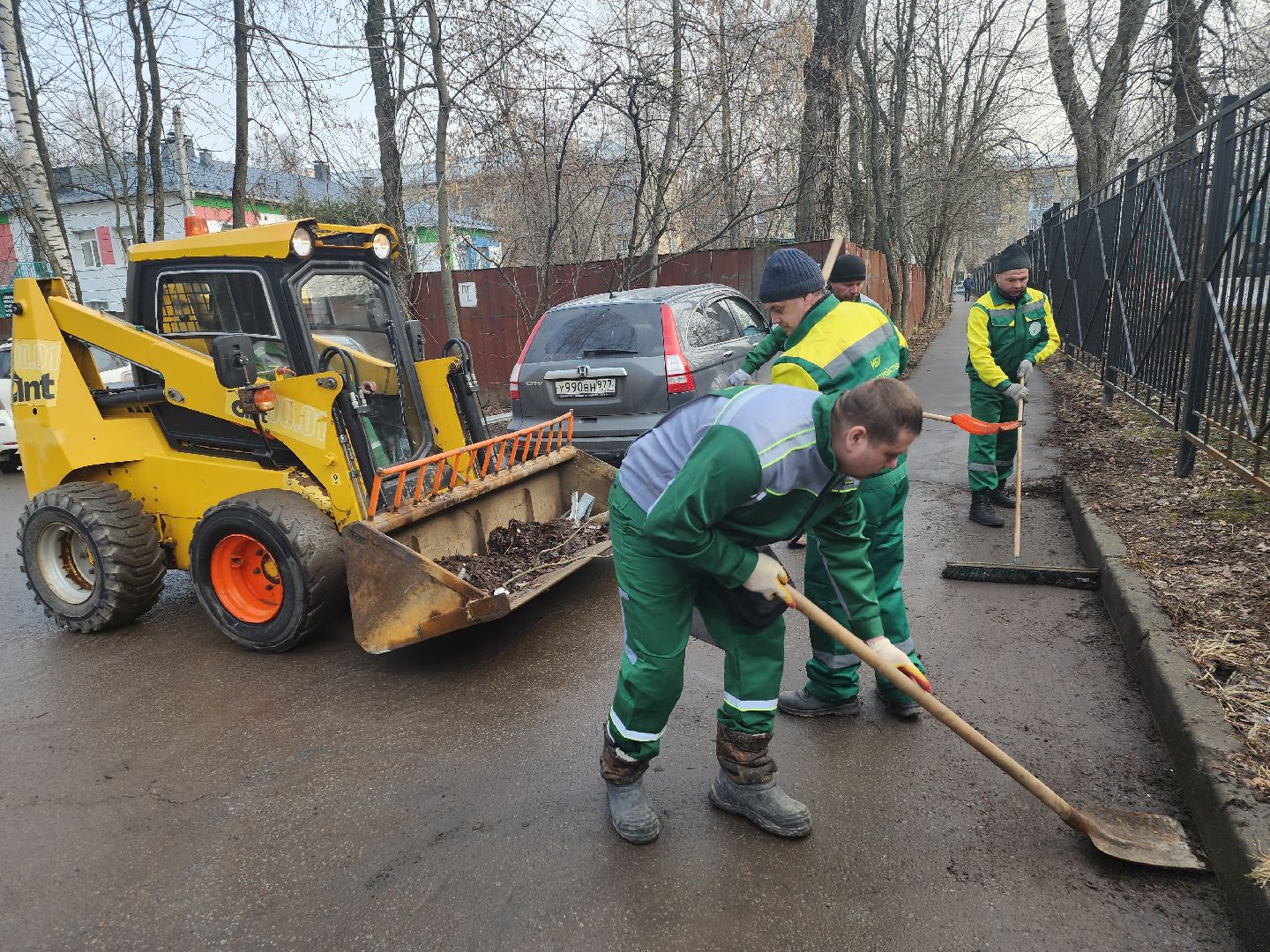 долгопрудный, мбу благоустройство, смет мусора, погрузчик,