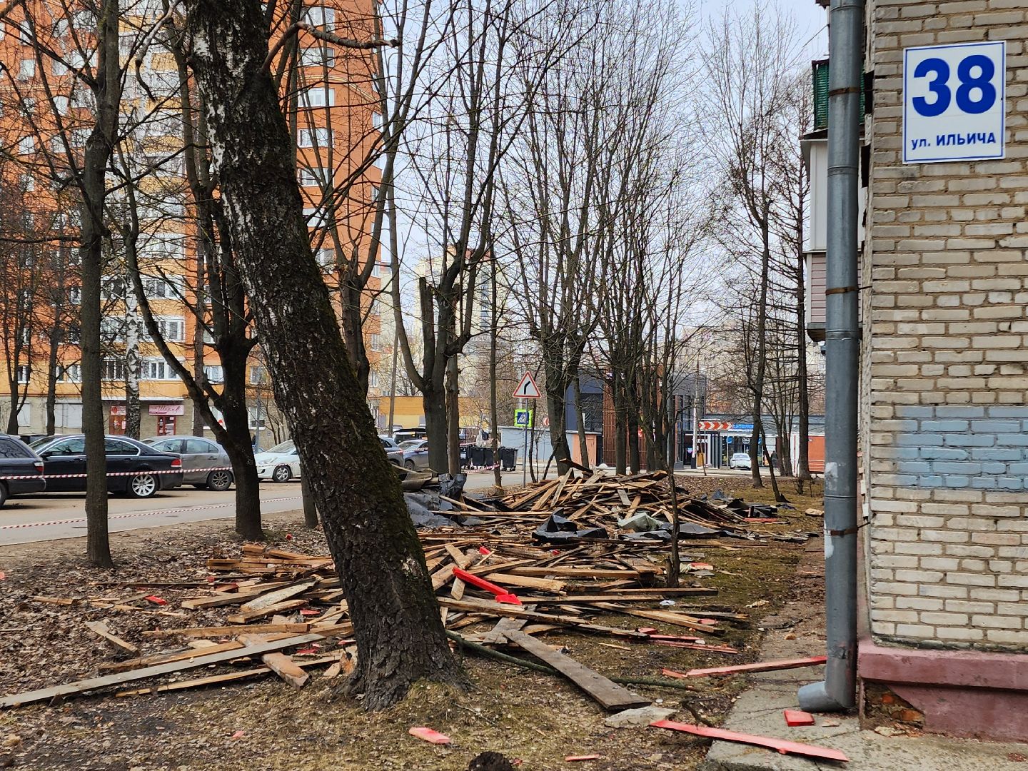 Чехов, улица Ильича 38, жилой дом, капитальный ремонт кровли, капремонт крыши, демонтажные работы, новый каркас, покрытие кровли, обновление,гидроизоляция, теплоизоляция, Фонд капремонта Московской области,