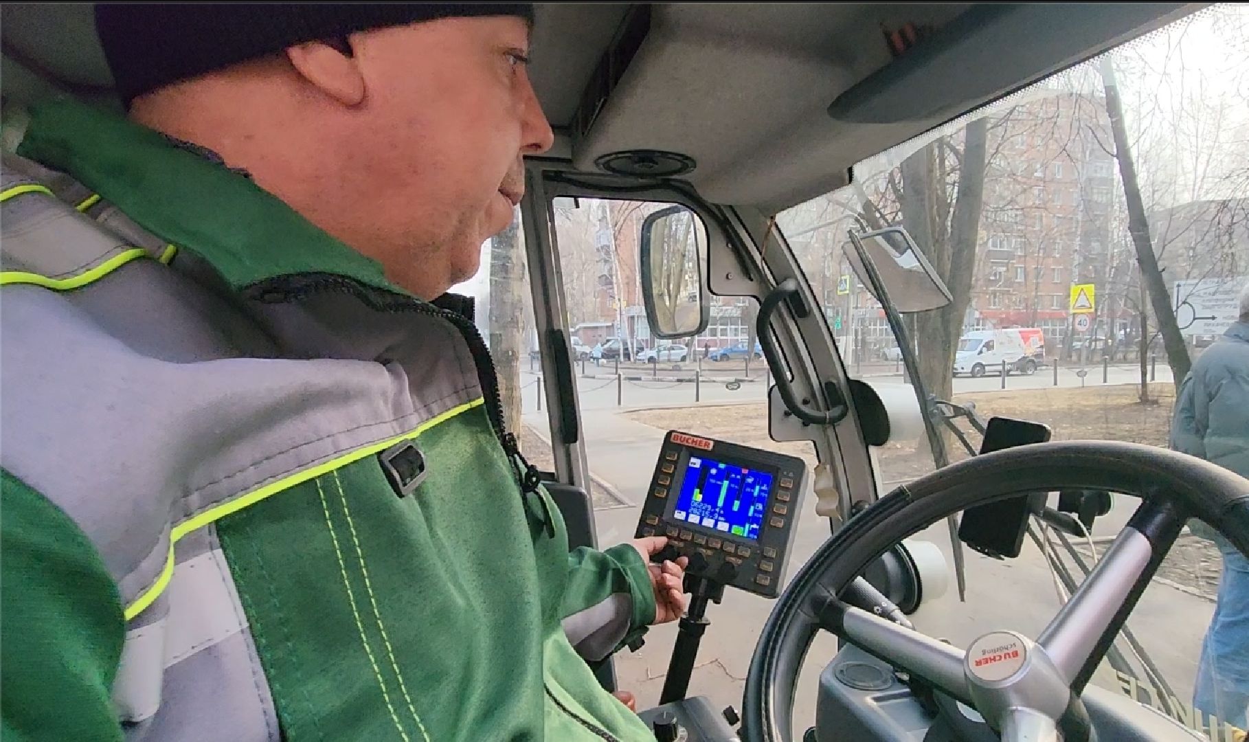 долгопрудный, мбу благоустройство, подметально-уборочная машина, влажная уборка улиц,