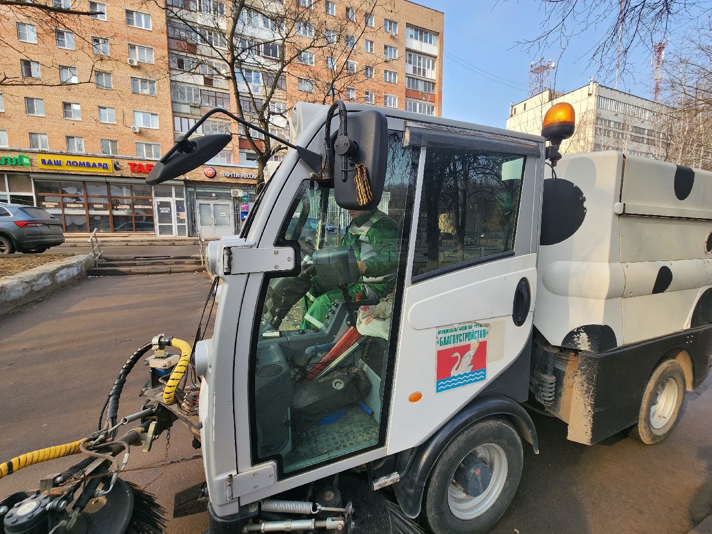 долгопрудный, мбу благоустройство, подметально-уборочная машина, влажная уборка улиц,