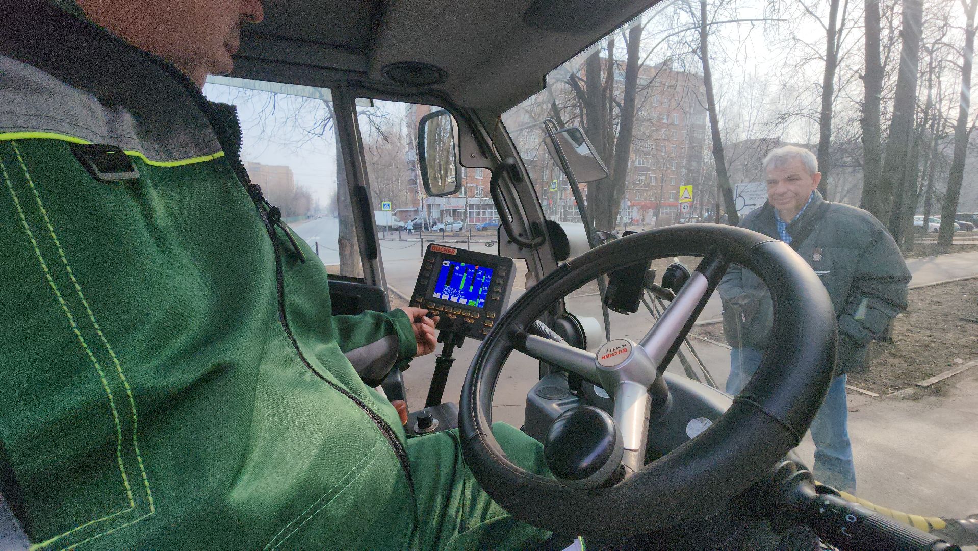 долгопрудный, мбу благоустройство, подметально-уборочная машина, влажная уборка улиц,