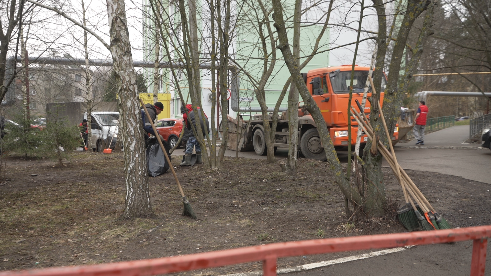 уборка дорог,Власиха уборка улиц, мкр заозерный власиха, Власиха Заозерная, весенняя уборка,