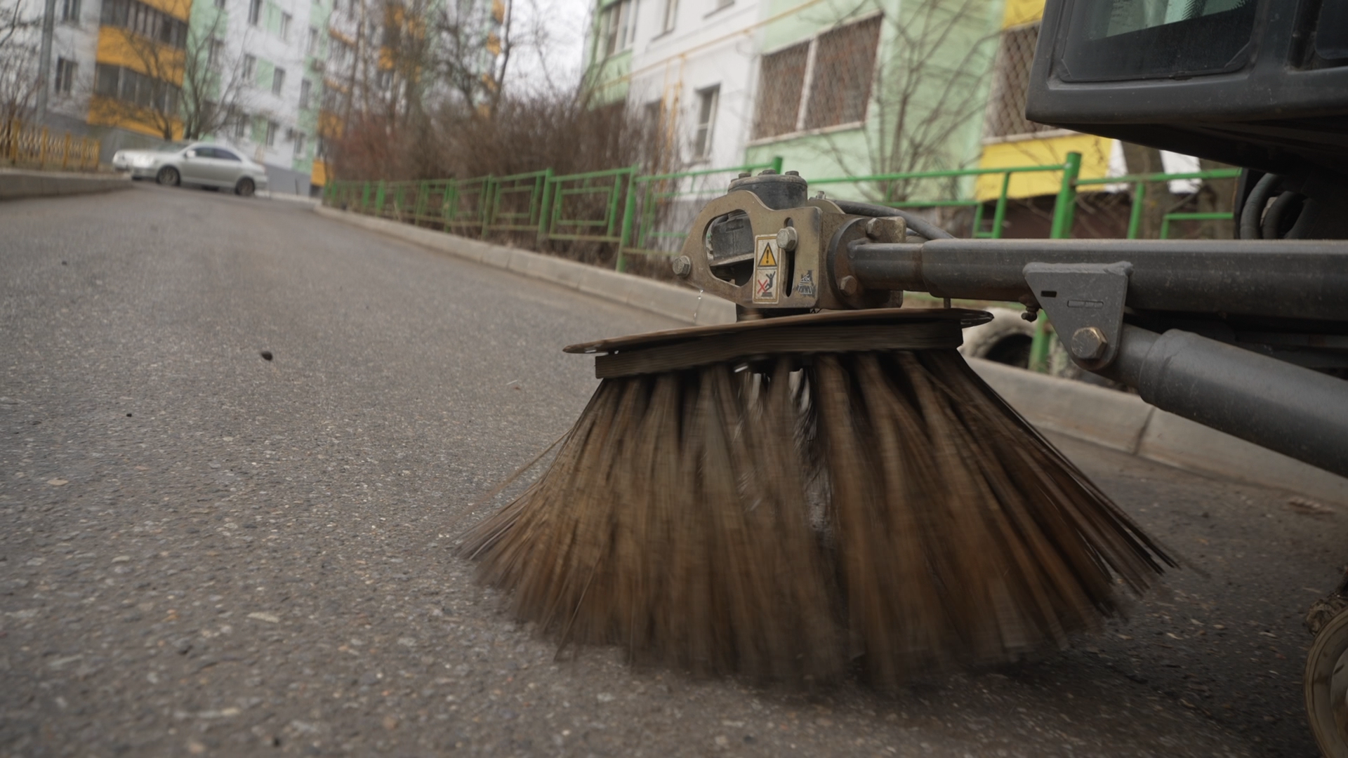 уборка дорог,Власиха уборка улиц, мкр заозерный власиха, Власиха Заозерная, весенняя уборка,