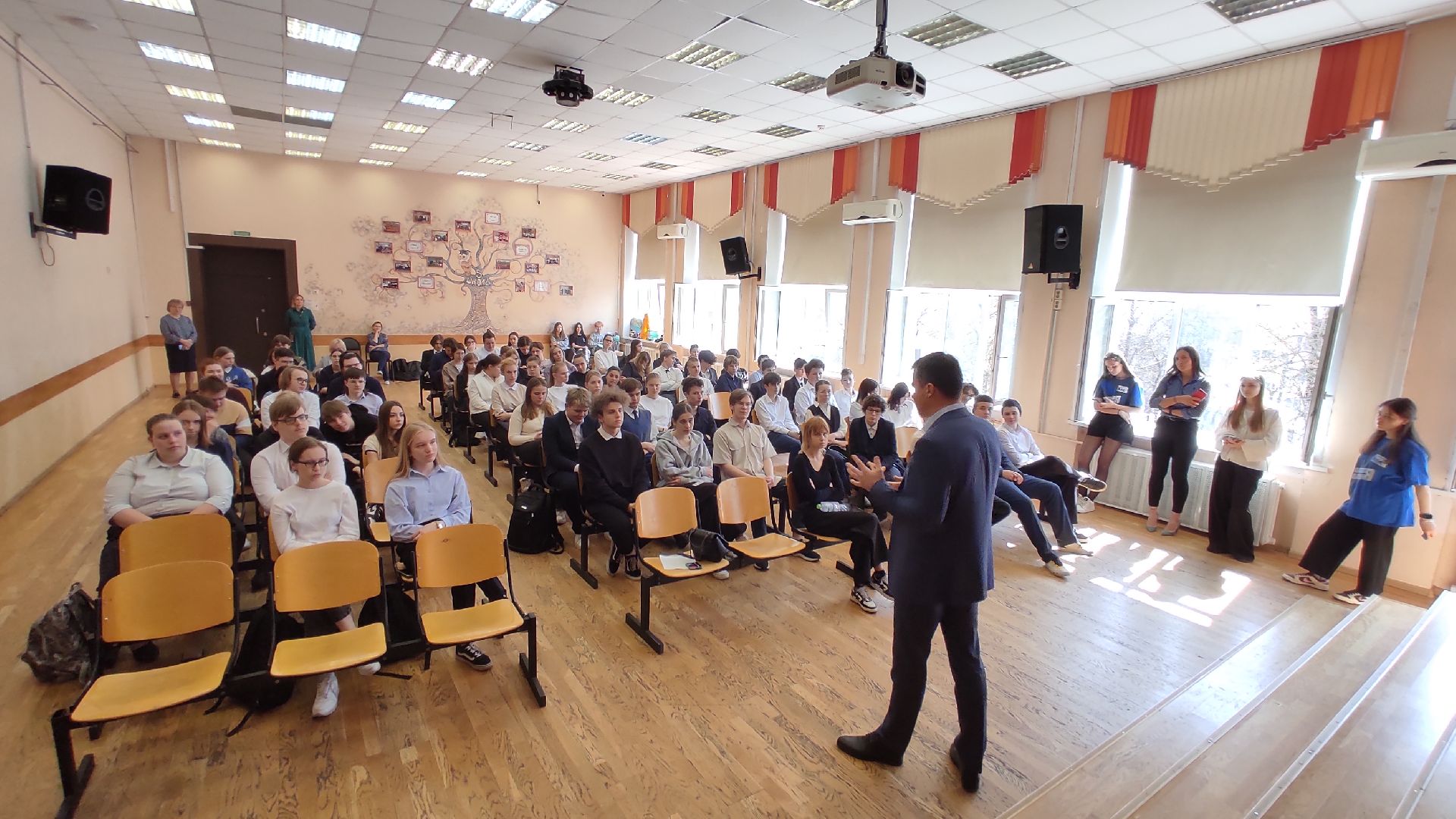 Лобня, школьники, депутат