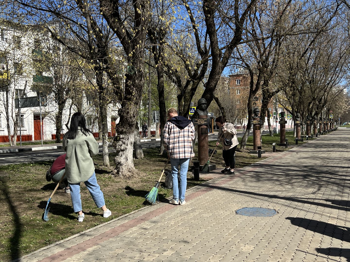 Химки, Аллея земляков-Героев, субботник, уборка