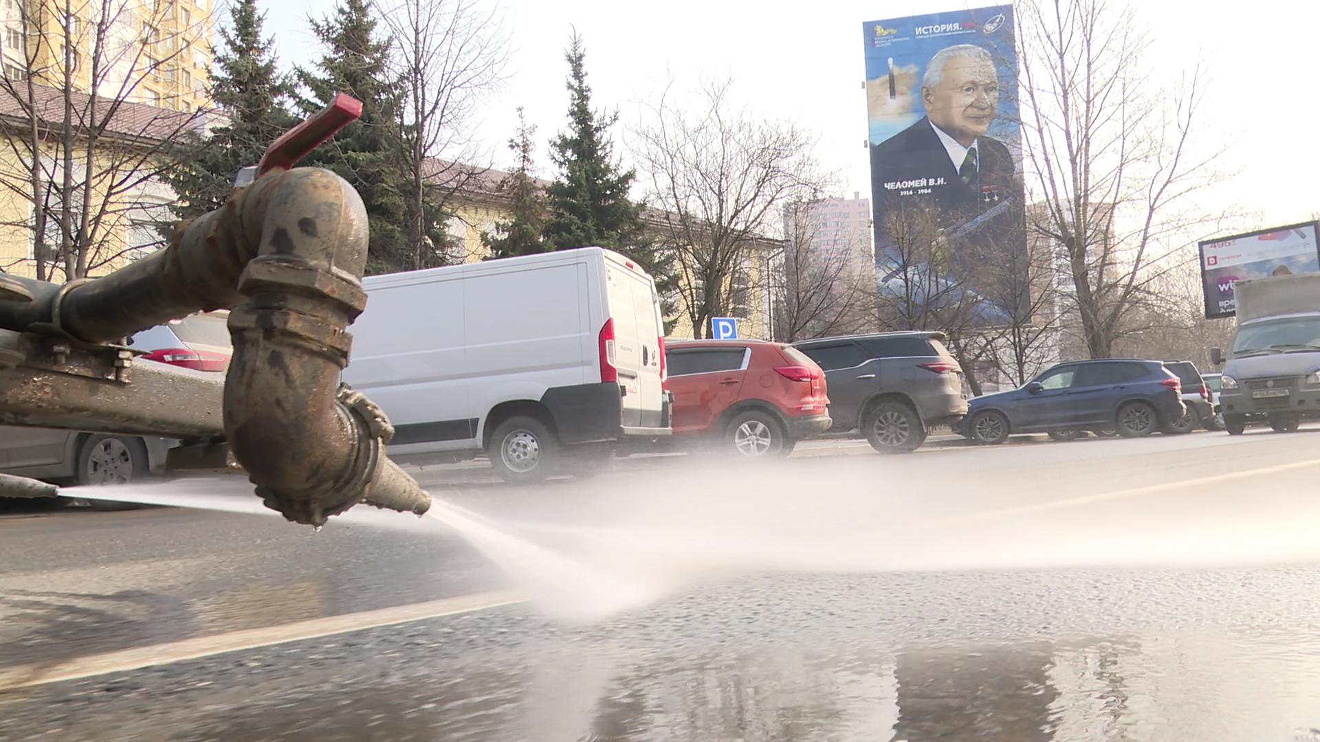 реутов, уборка города, полив дорог, полив деревьев,